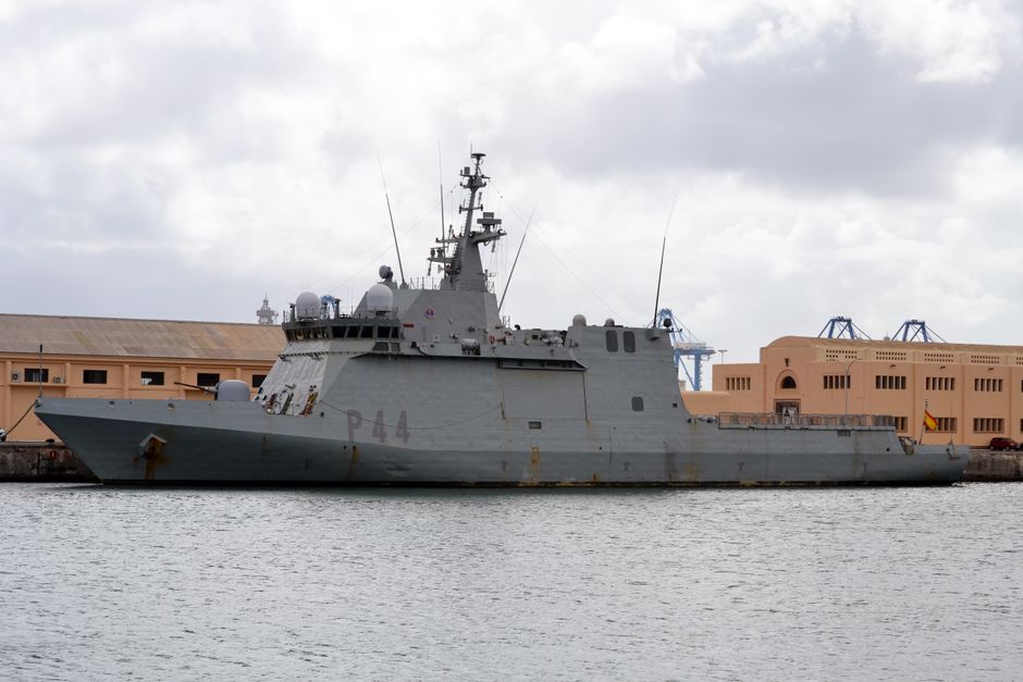 Margarita Robles - Ministra de Defensa - Visita el Buque Cazaminas 'Turia', en la Estación Naval de Algameca, en Cartagen...