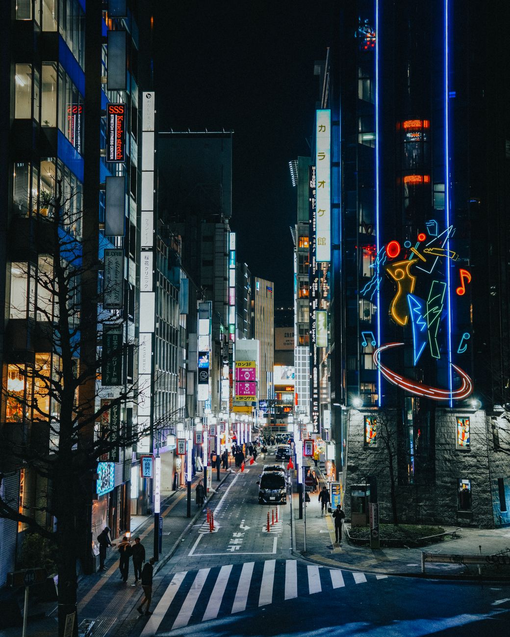 Stadt & Lichter im Anime-Look – Digitales Kunstwerk (von Calvin Rasidi, 11110×13888, #32452320)