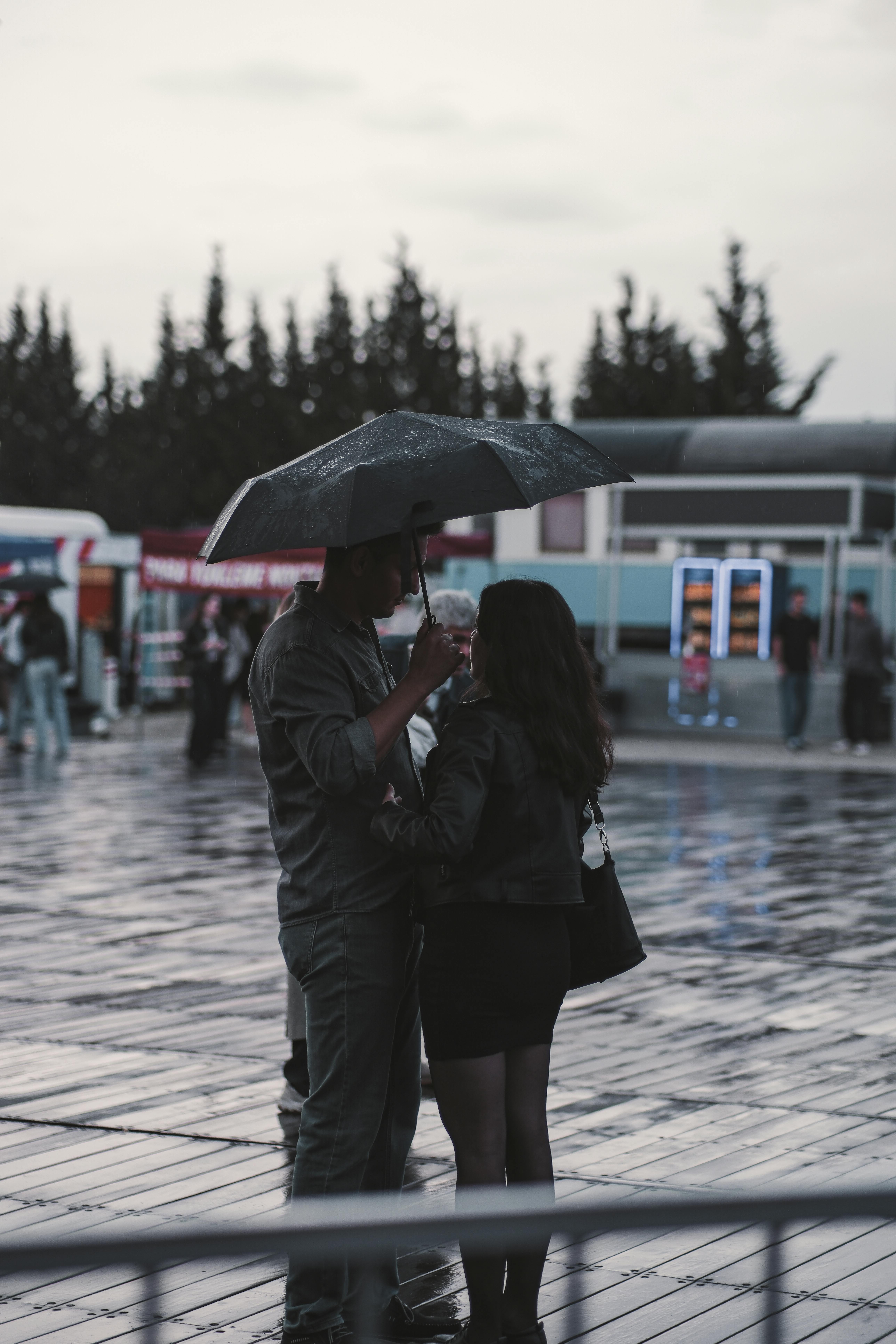 10. Payung dan Tempat Payung: Siaga Saat Hujan