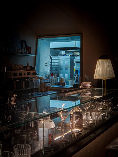 Free Elegant bar setting featuring dim lighting and glassware reflections for a cozy atmosphere. Stock Photo