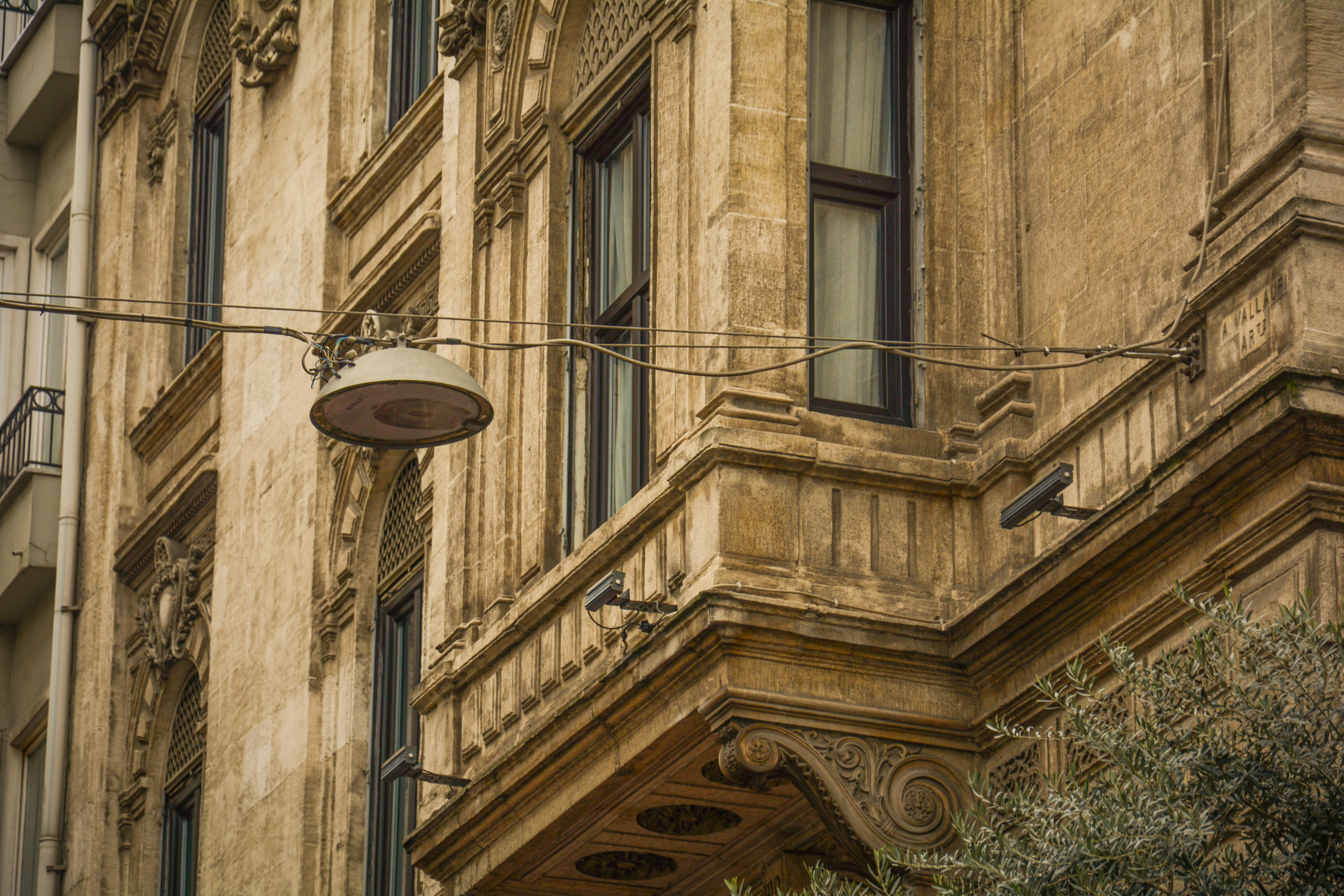 How Vintage Fragrance Techniques Influence Higher-End Scents