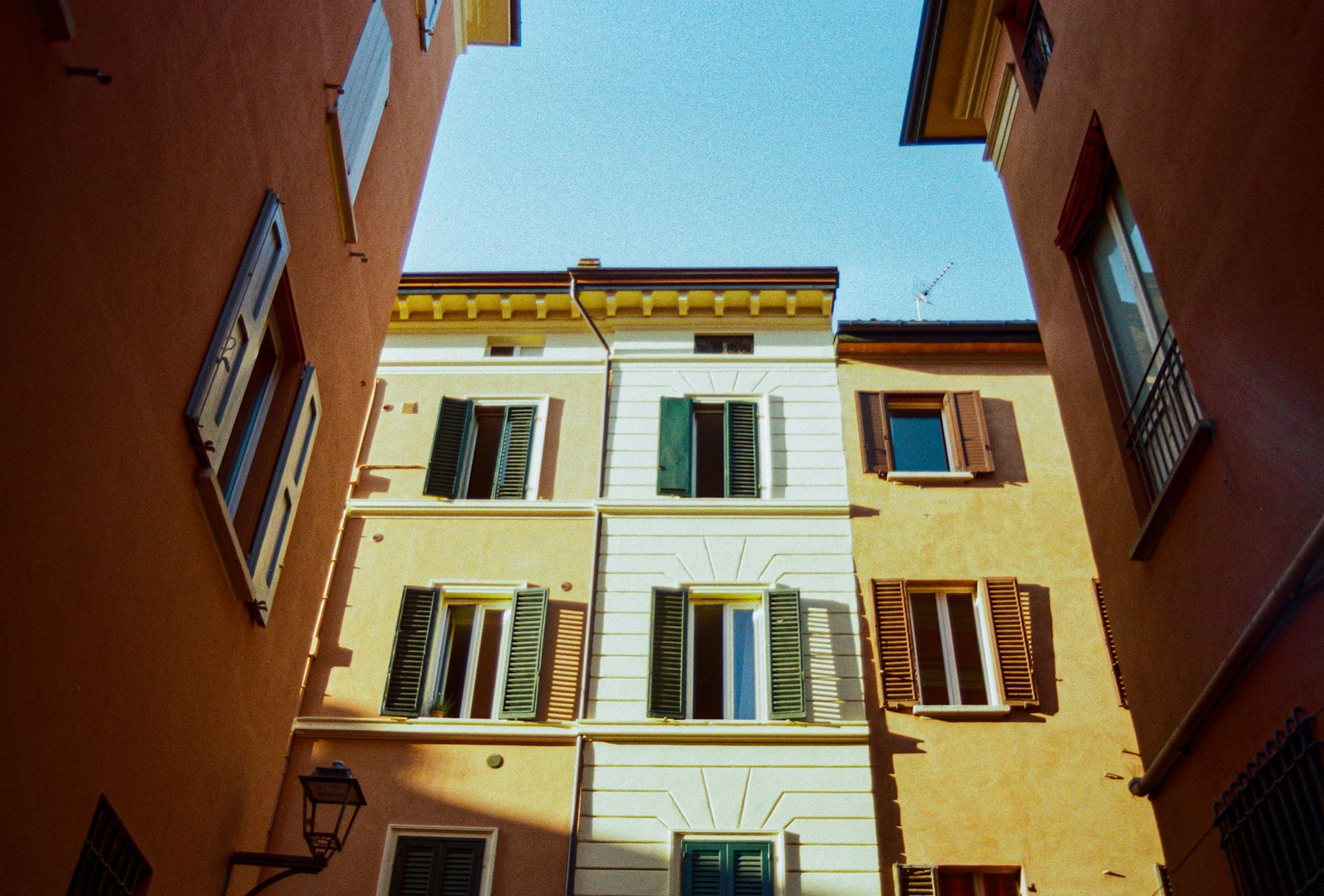 Bologne — lieu, architecture ou itinéraire de la ville