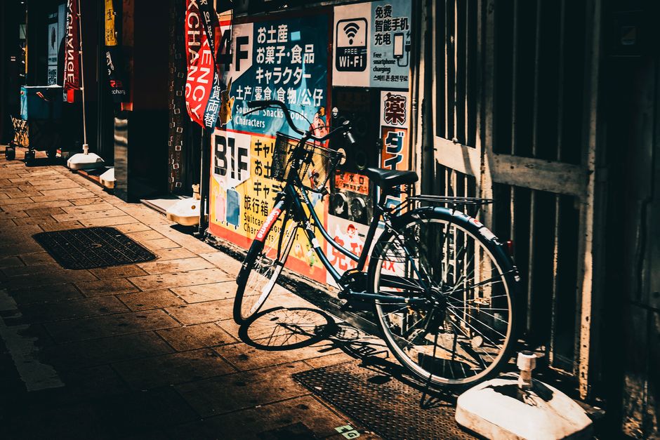 BOJ Hiking Cycle Weighs on Tokyo Stocks; Financials and Exporters Lead Declines