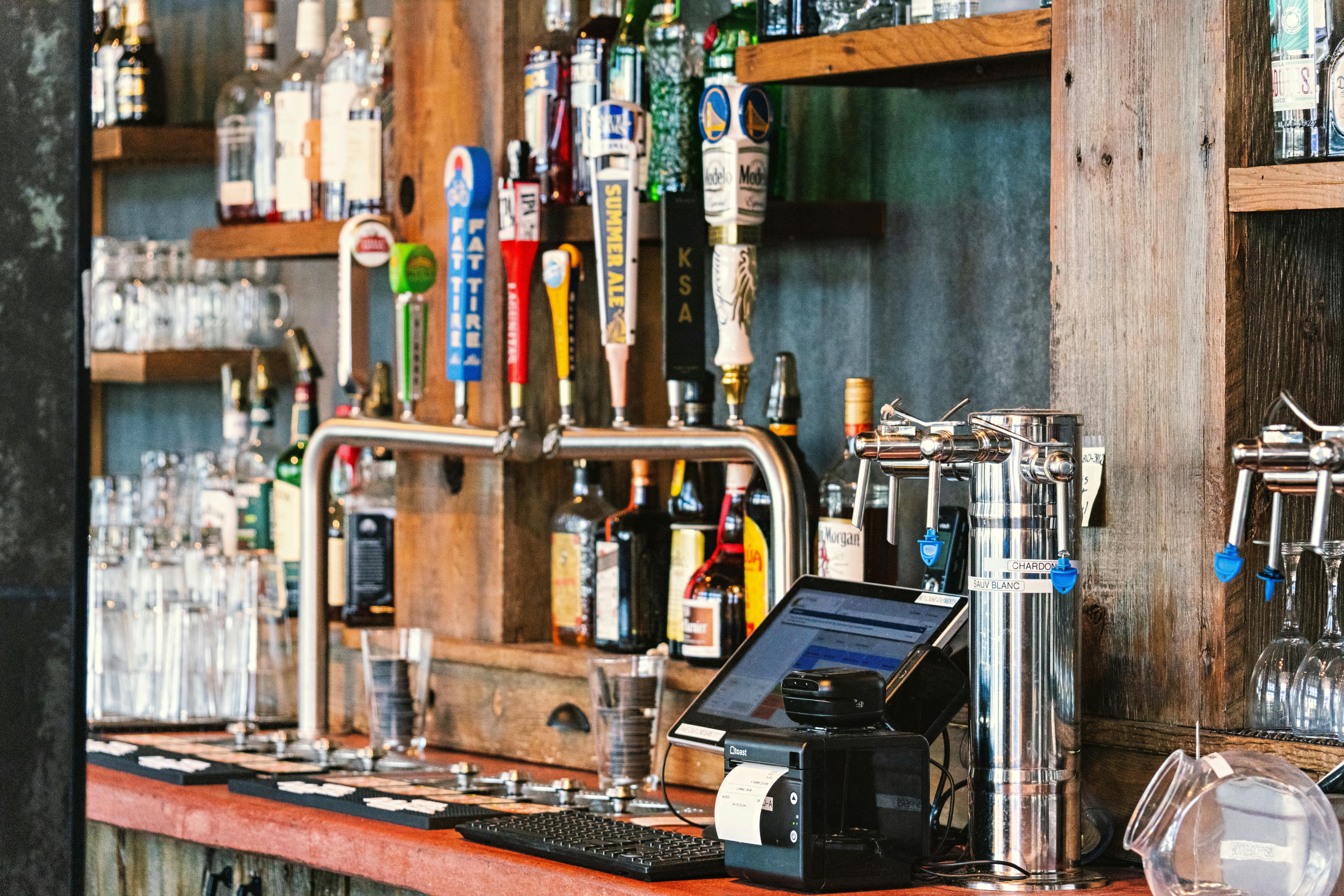 A sports bar is coming to Edina’s 50th and France this summer — Photo by Abhishek  Navlakha on Pexels