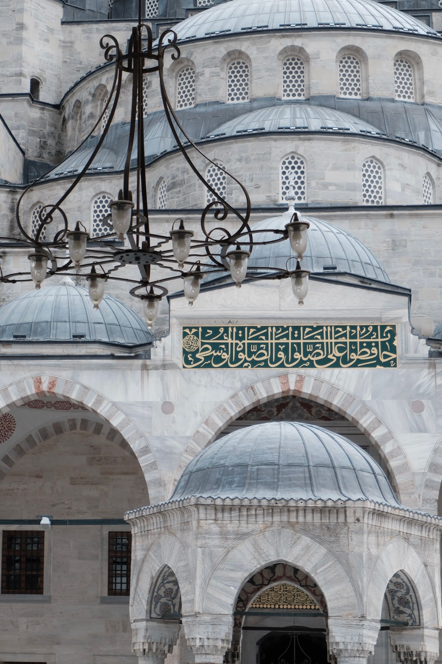 Elegant Architectural Details of Mosque Domes · Free Stock Photo