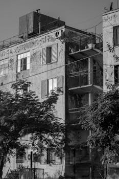 Black and white photo of a vintage apartment building with trees in Córdoba, Argentina.