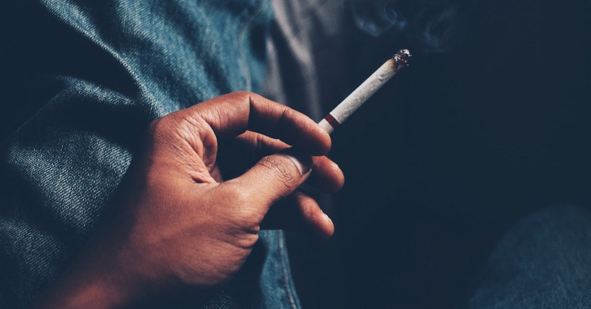 癌症年輕化別輕忽 醫師揭露十大致癌生活習慣 睡覺不關燈 不刷牙都上榜