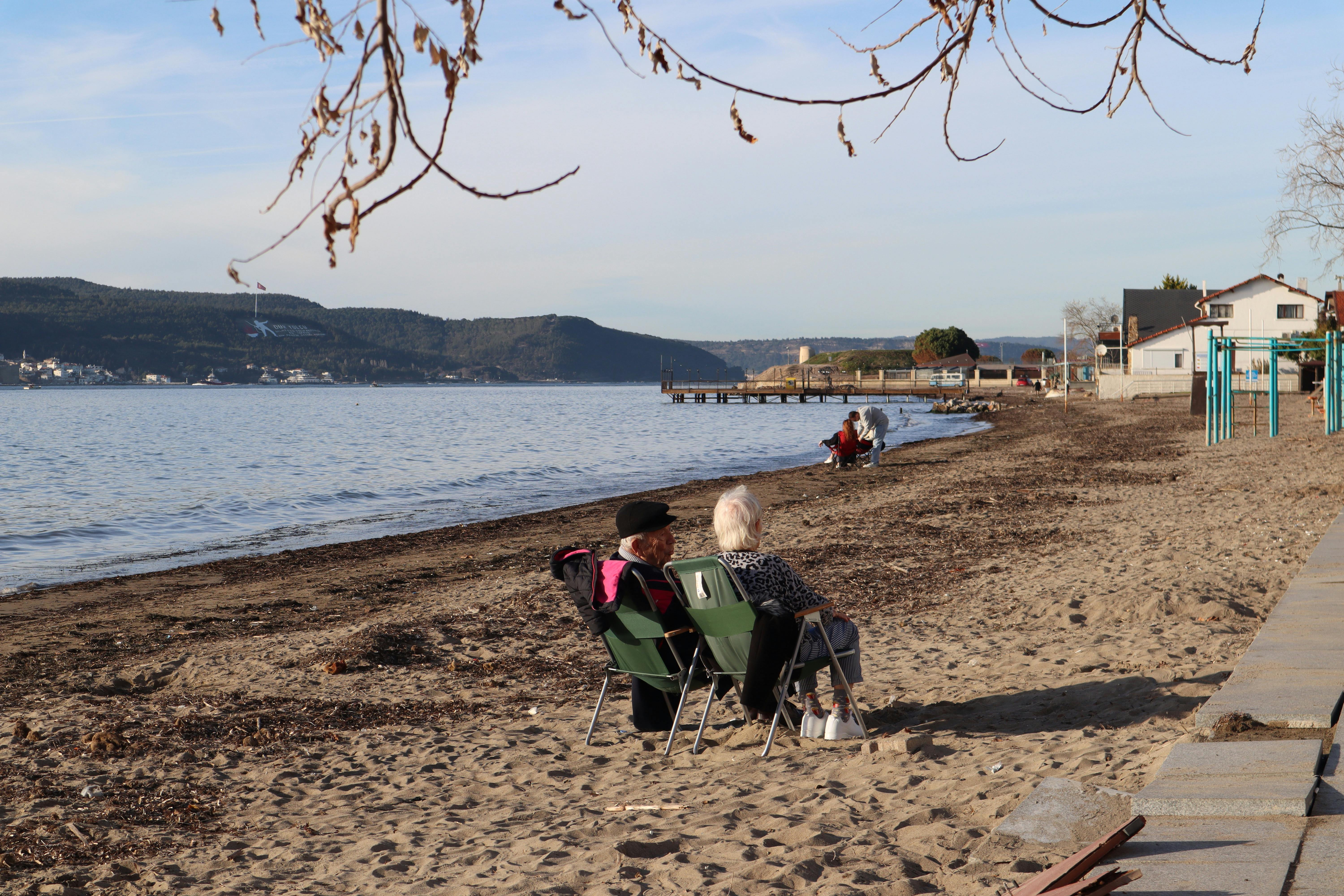 Retirement Beach Scene With Relaxed People Enjoying Leisure Time