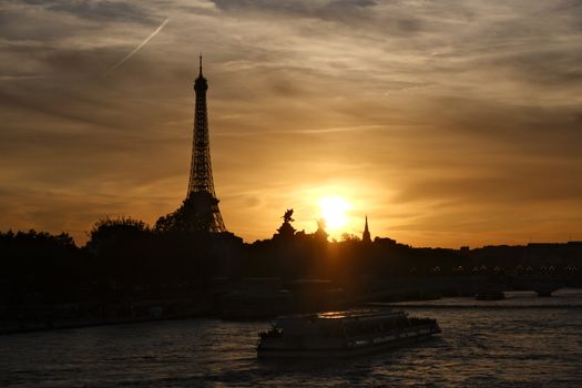 Seine evening cruise with champagne — Paris
