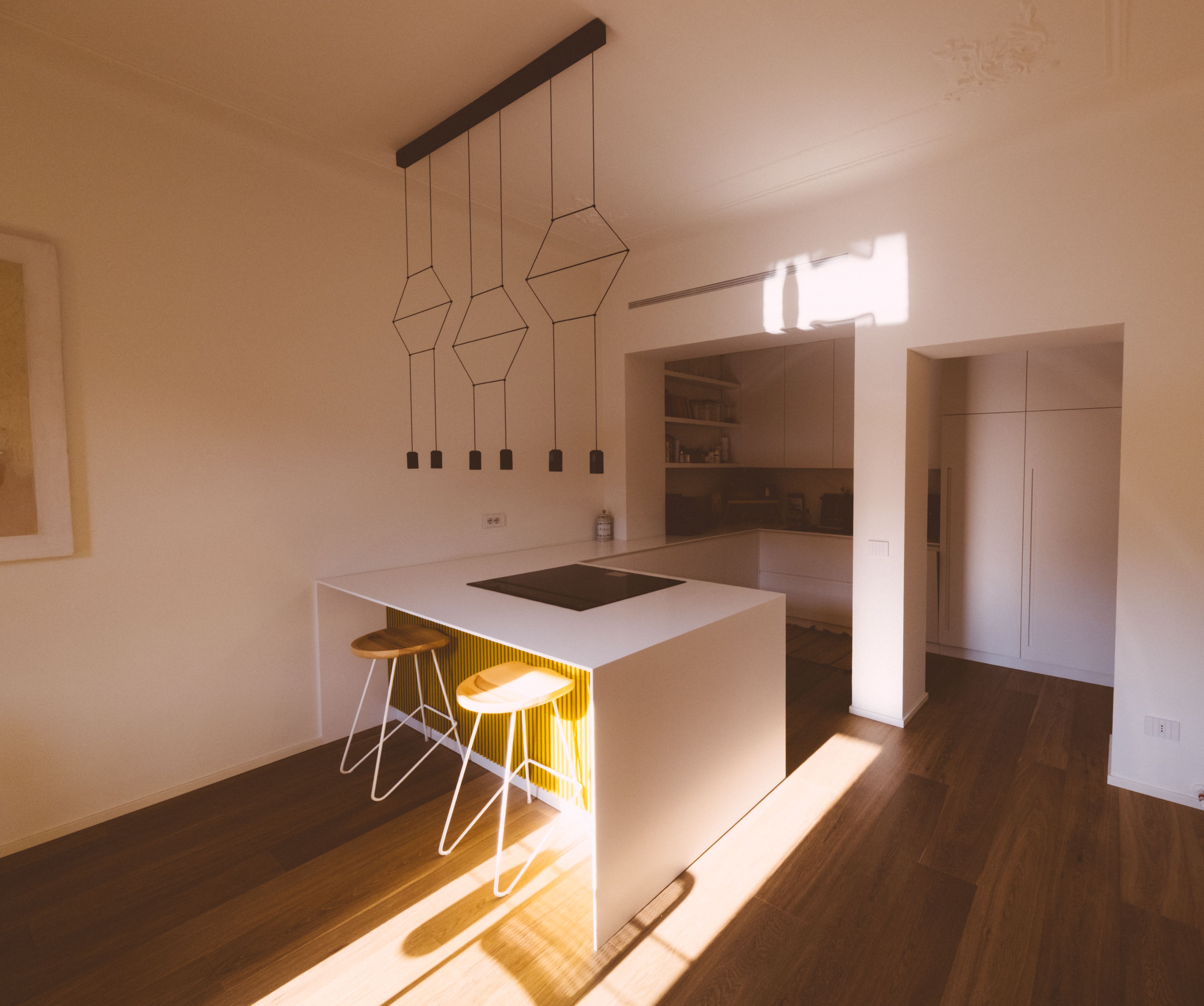 Quiet Luxury Apartment: DIY Smart Gadget Sanctuary