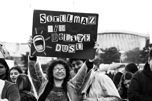 Dynamic crowd holding signs during an outdoor event in Ankara, Türkiye.
