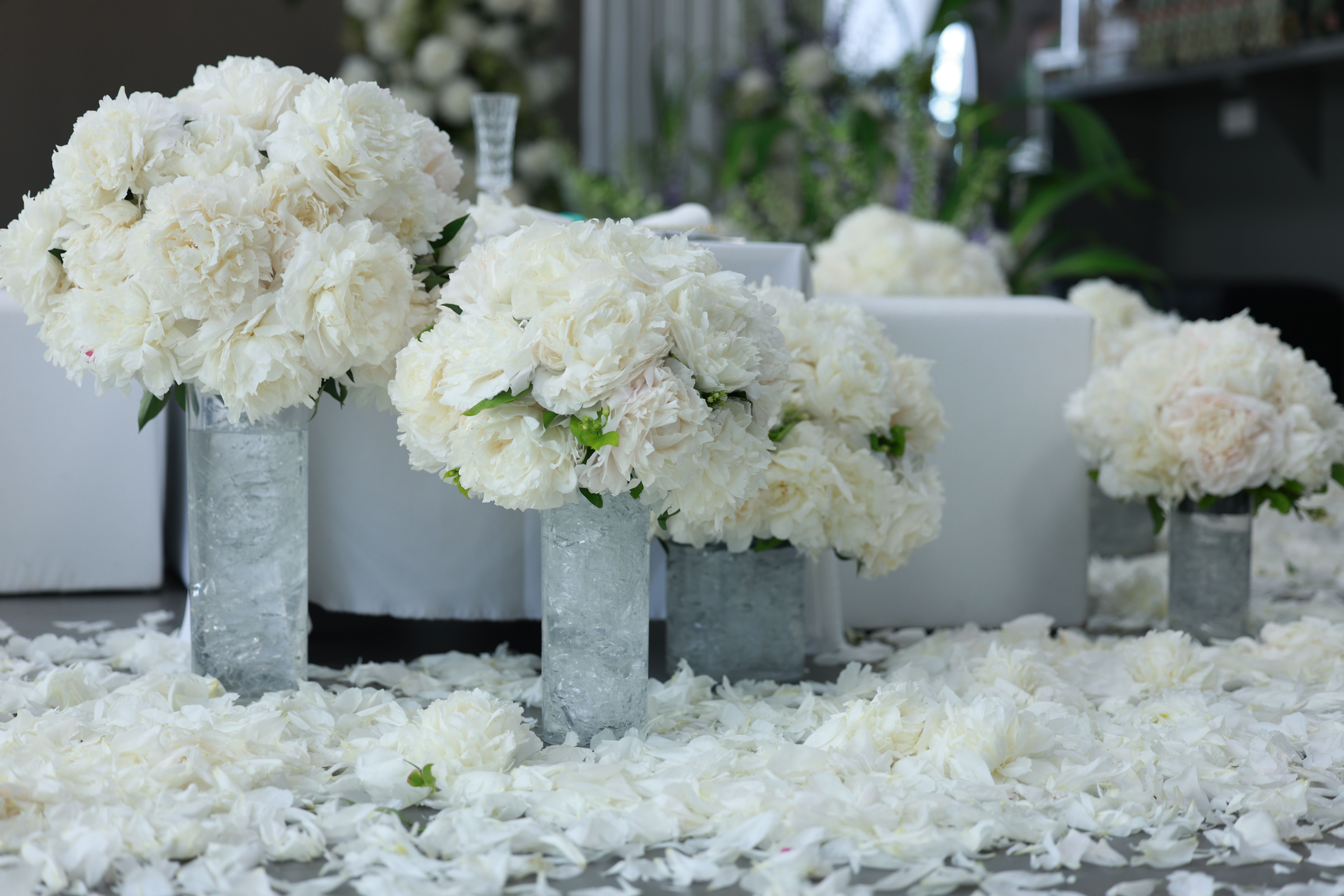 Elegant white floral centerpieces