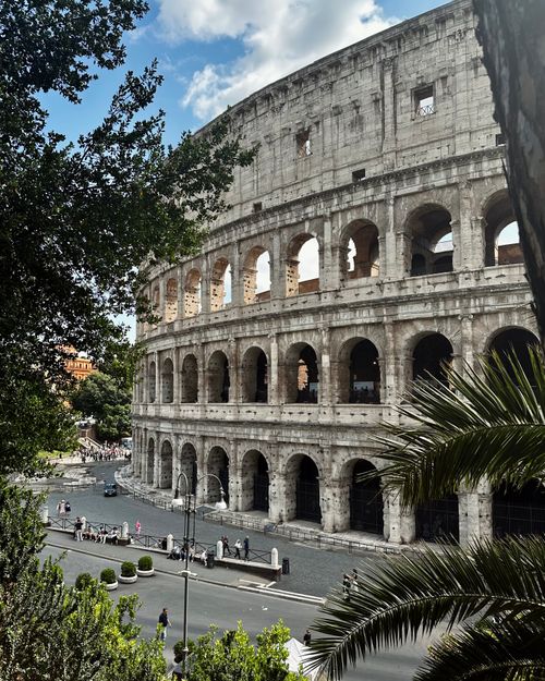 Free Stunning summer view of the Colosseum, a historic landmark in Rome, Italy. Stock Photo