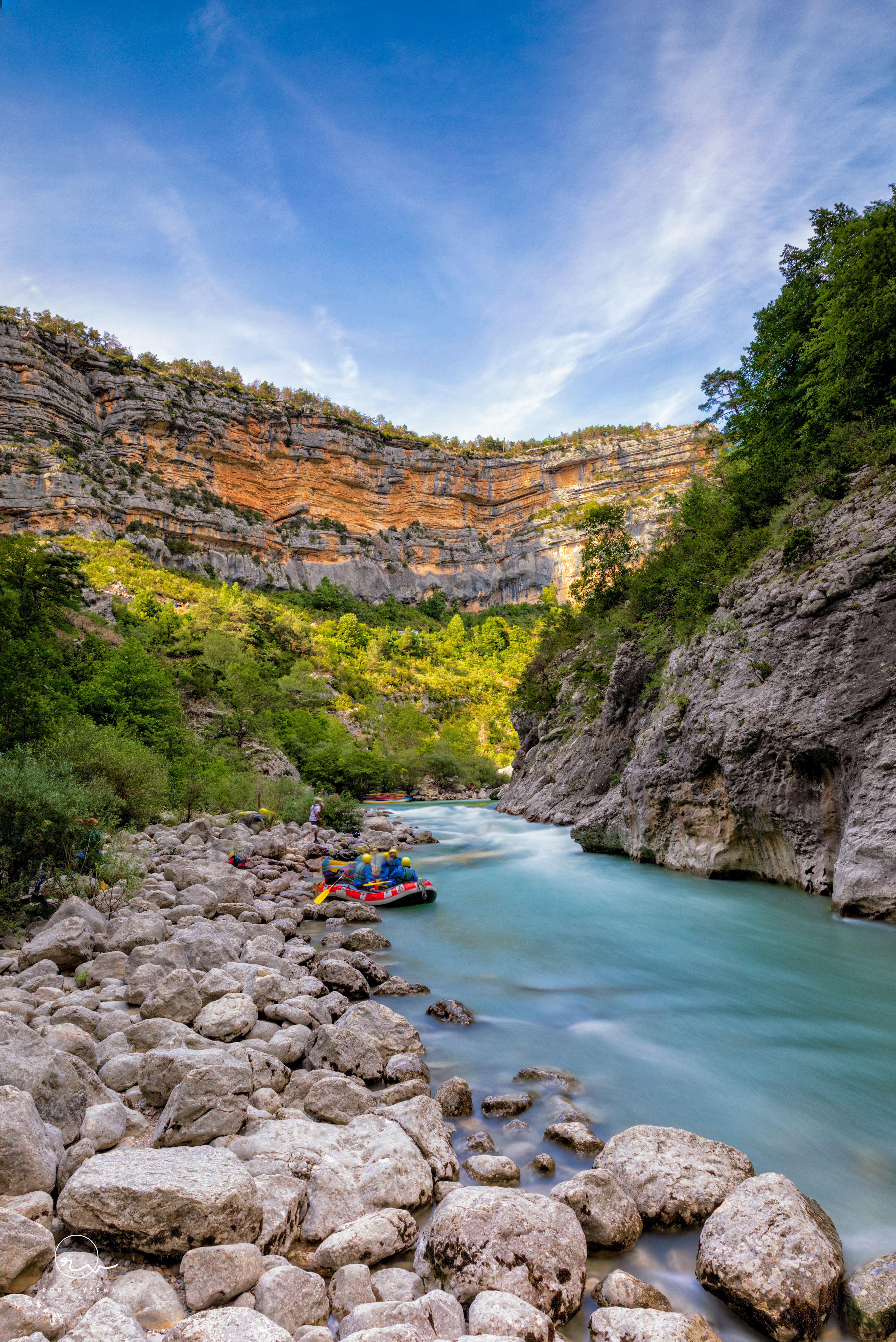 Gratis Jelajahi Ngarai Verdon yang menakjubkan dengan air biru kehijauan jernih dan tebing di Provence, Prancis. Foto Stok