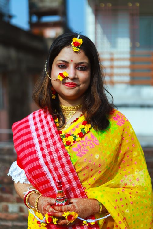Free Beautiful Indian bride in colorful traditional attire celebrating cultural wedding. Stock Photo