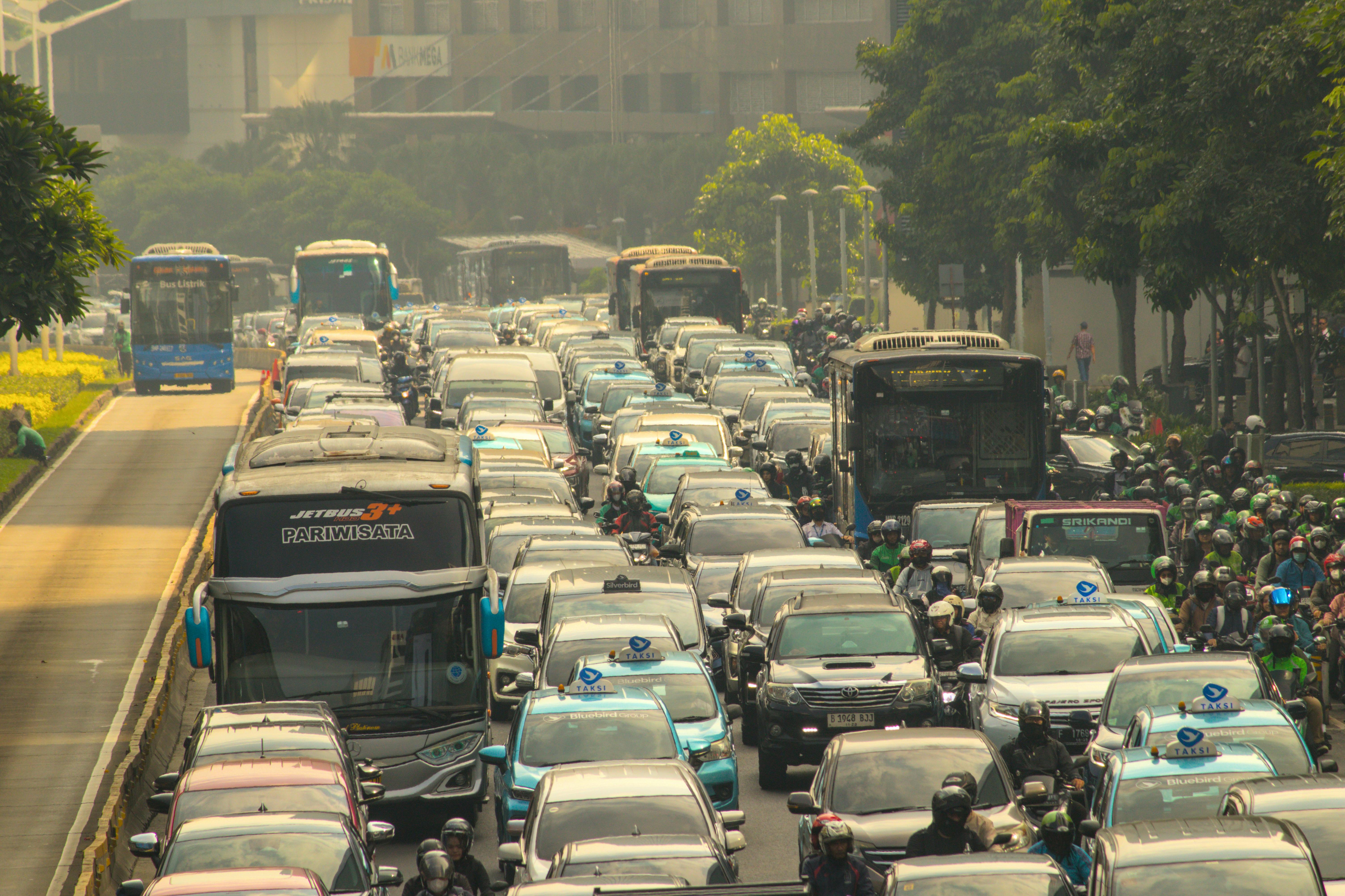 Shortage, delays in digital number plates frustrate motorists, car dealers