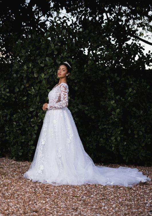 Elegant Bride in White Lace Wedding Dress · Free Stock Photo