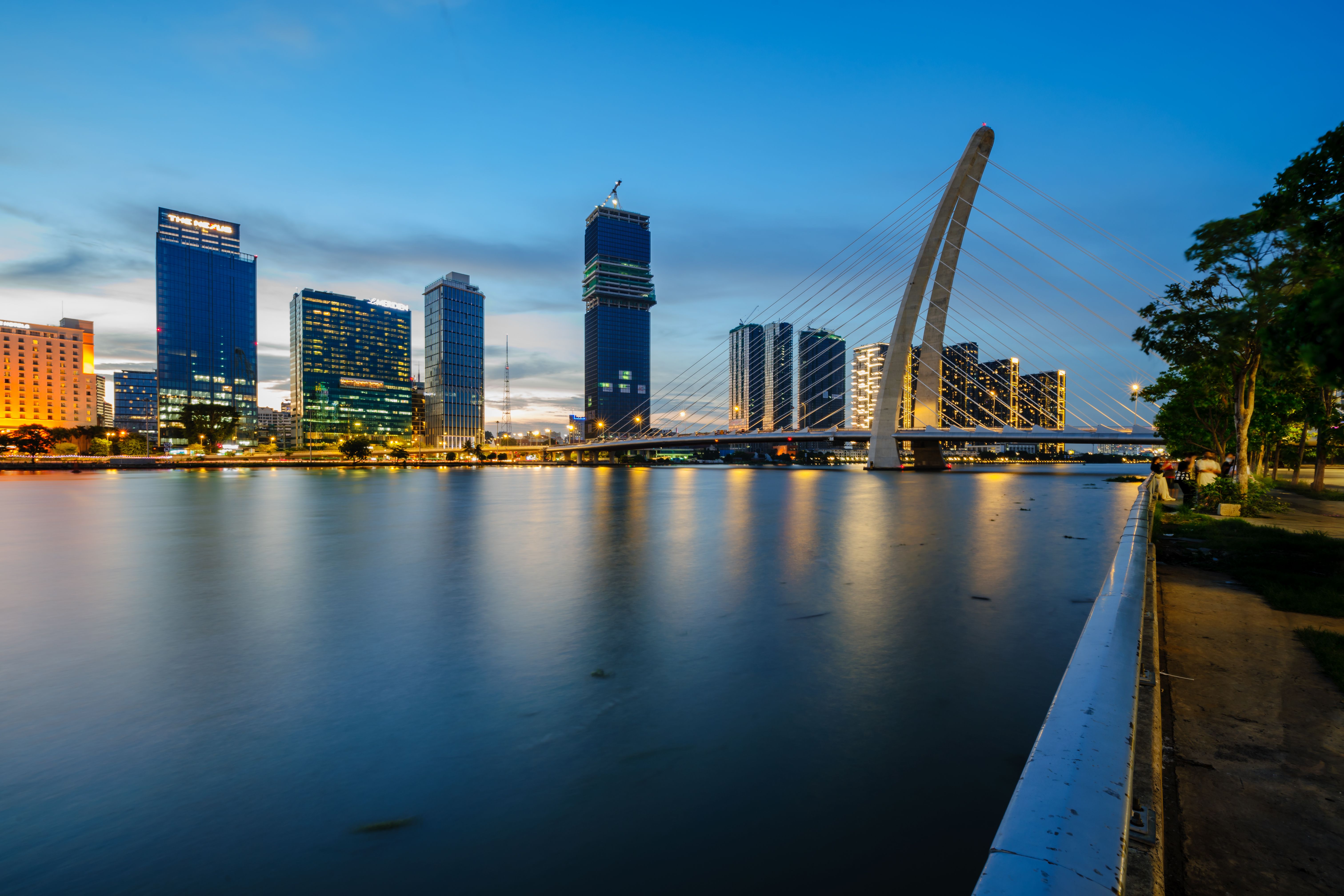 Scenic Riverside Cityscape at Twilight · Free Stock Photo