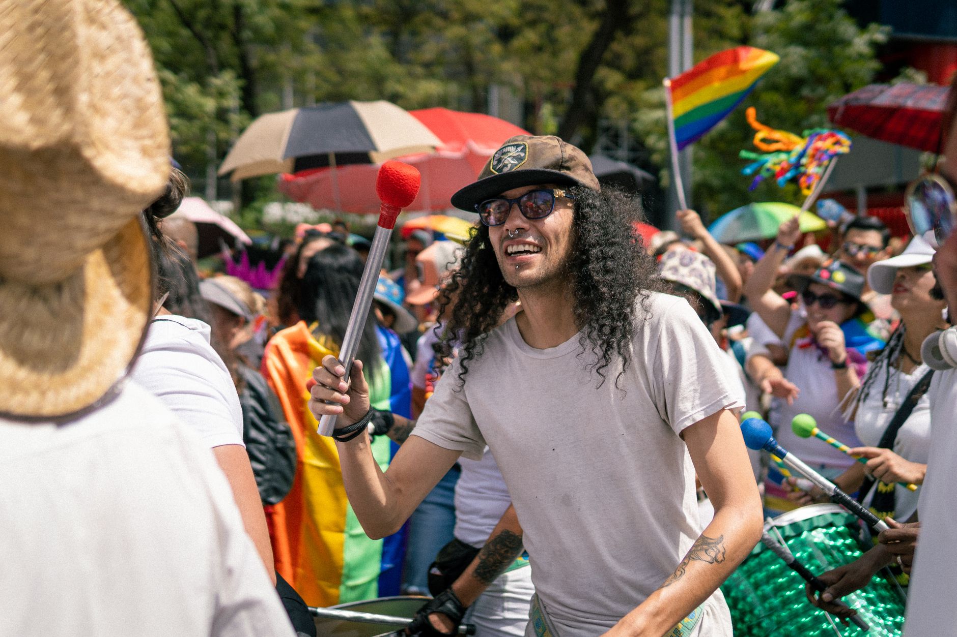 Ícones LGBT+ que Moldaram a História da Música