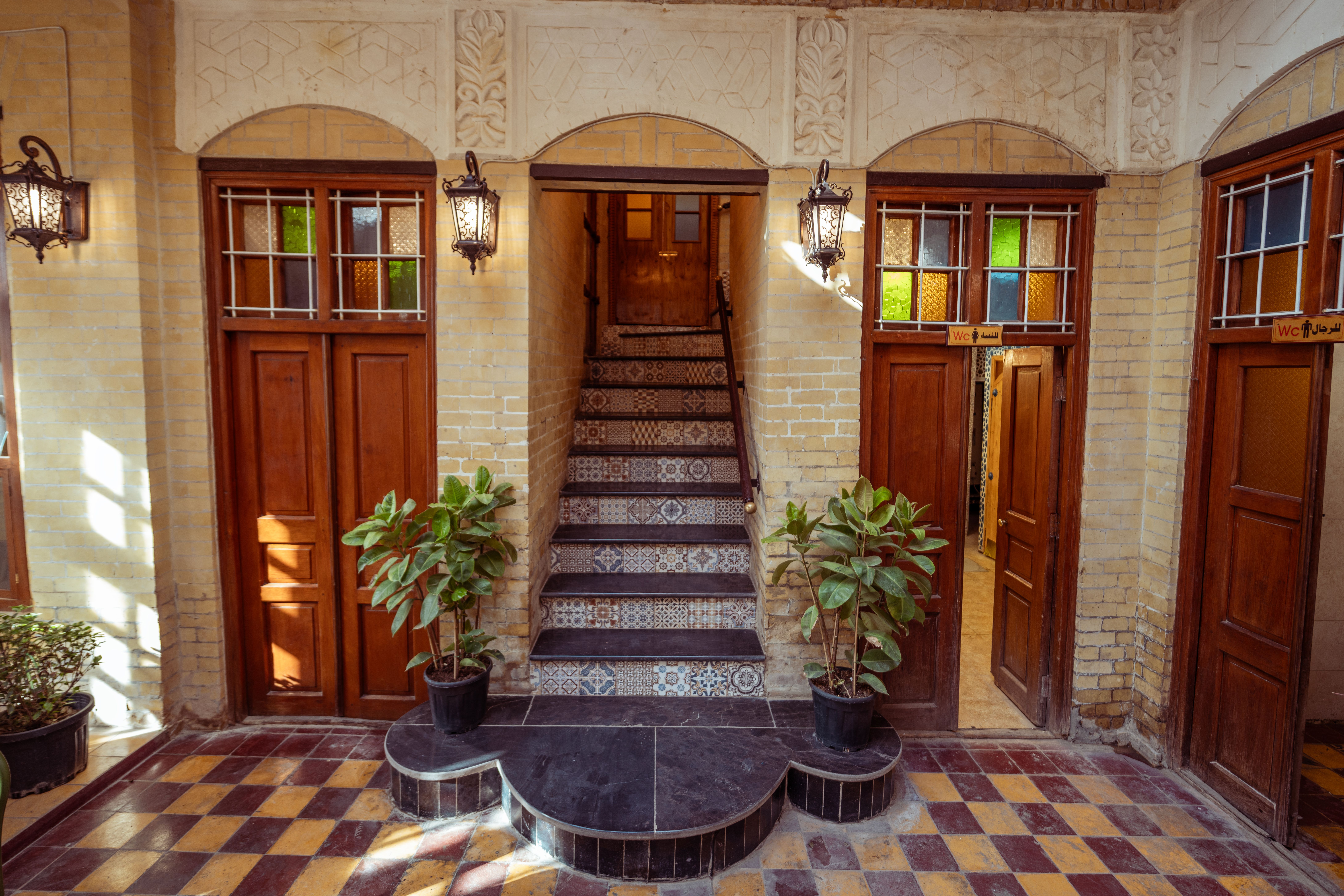 traditional-architecture-in-baghdad-courtyard-free-stock-photo