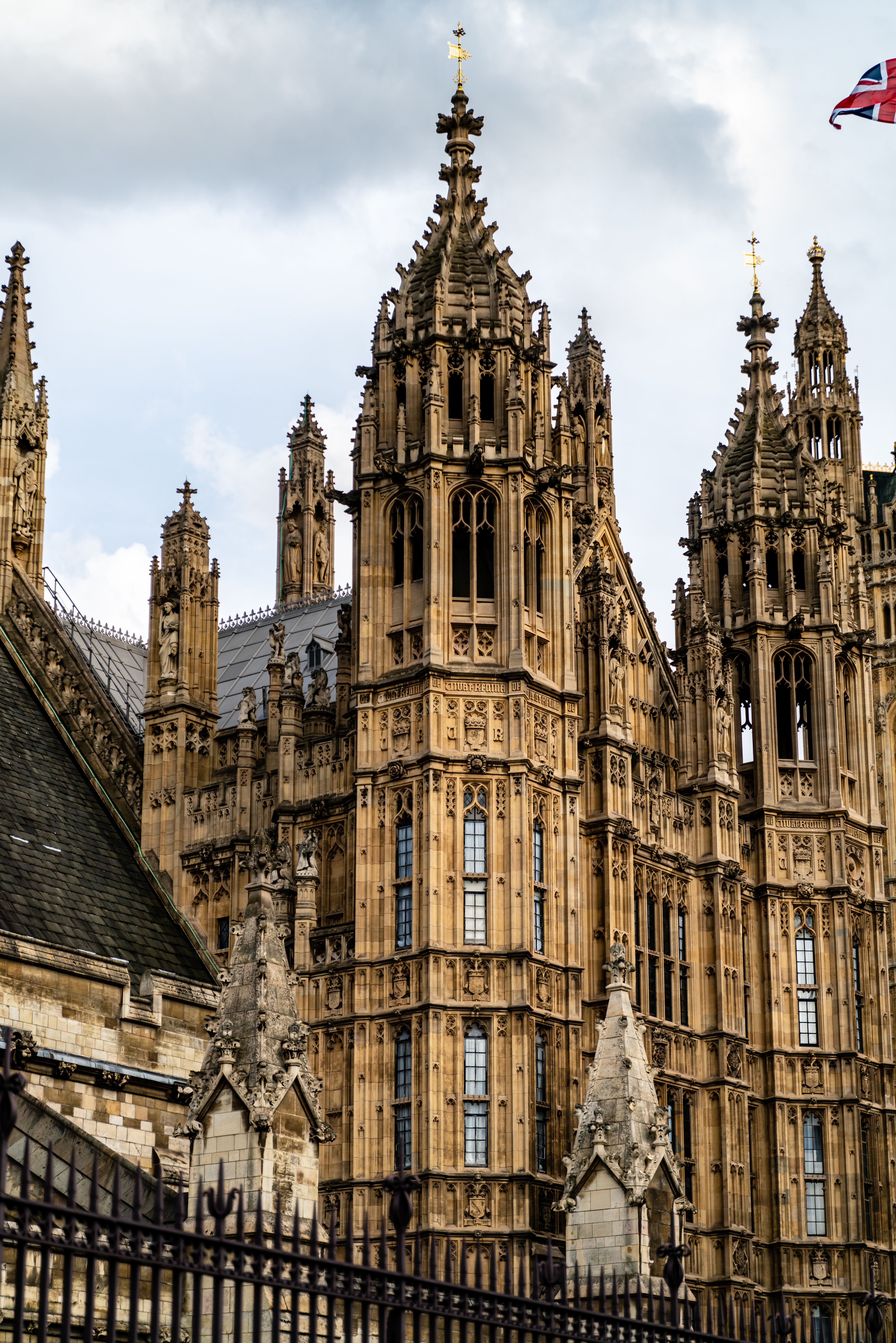 gothic-architecture-of-london-s-palace-of-westminster-free-stock-photo