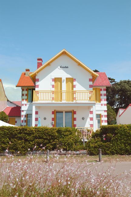 Bright coastal house with colorful accents in Saint-Palais-sur-Mer, France.