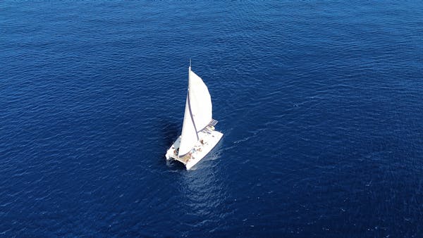 dernier regard vers le catamaran