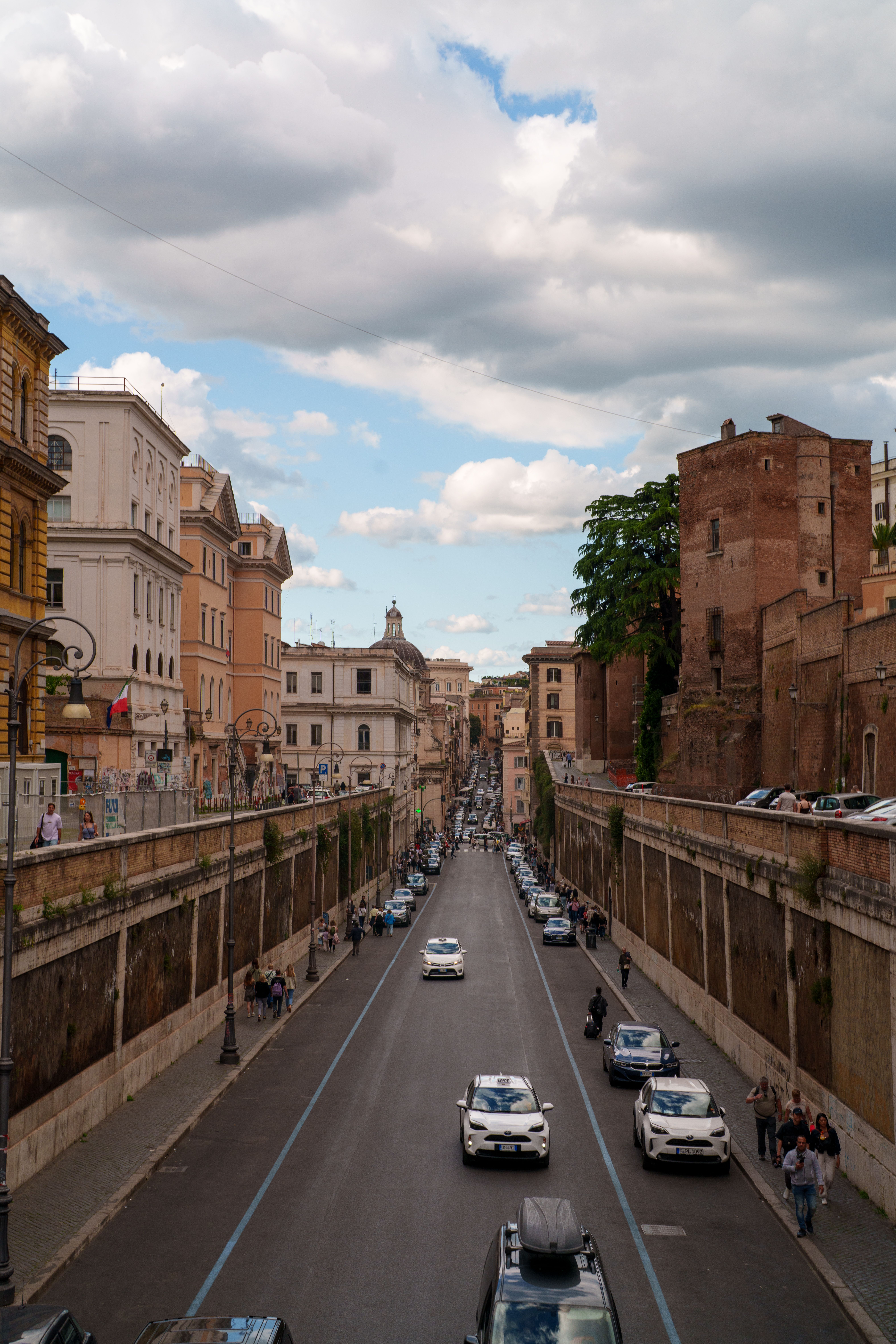 Scenic Urban Street View in Historic Rome · Free Stock Photo