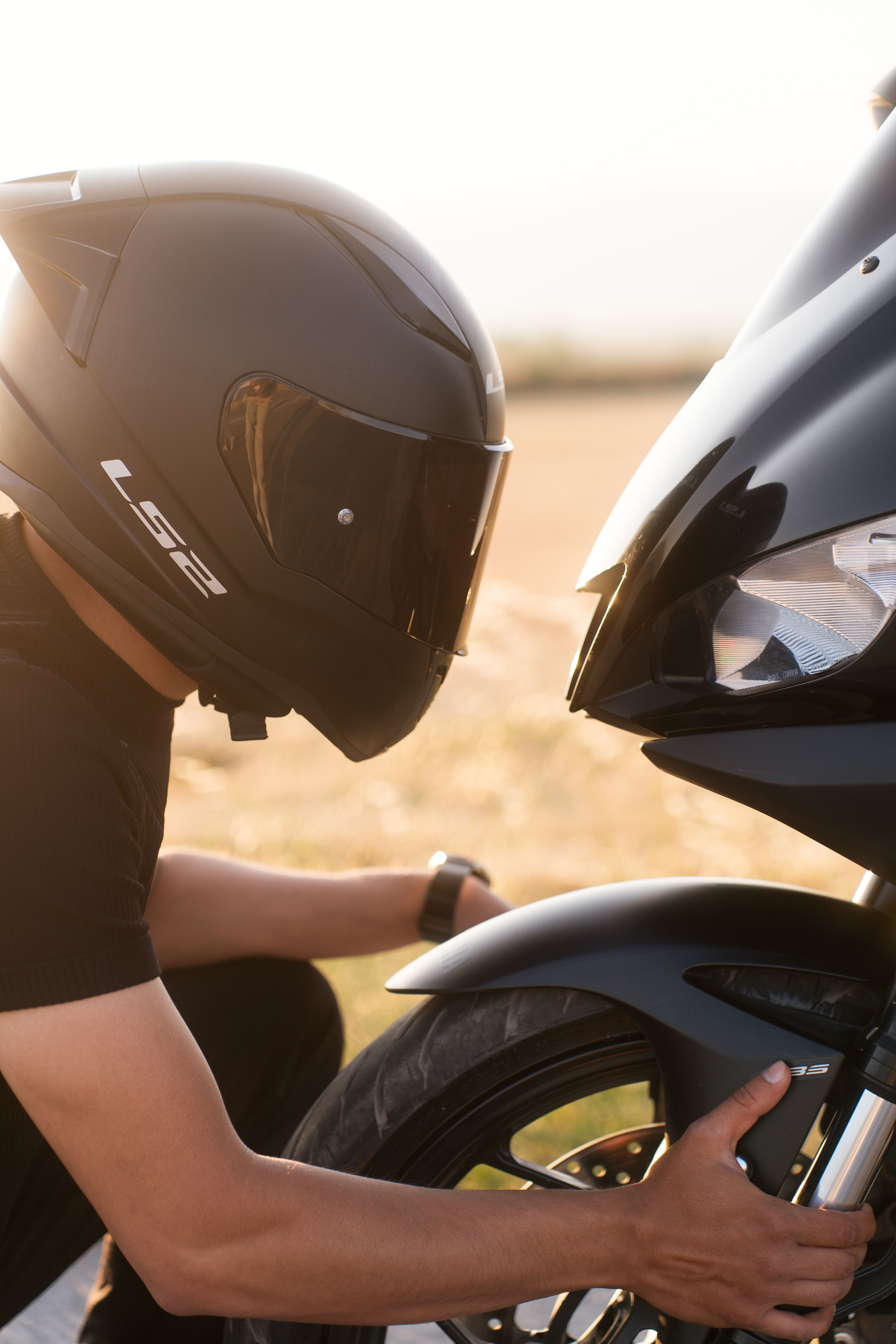 Comment organiser un road trip moto en solo en toute sécurité en 2026 ? - illustration