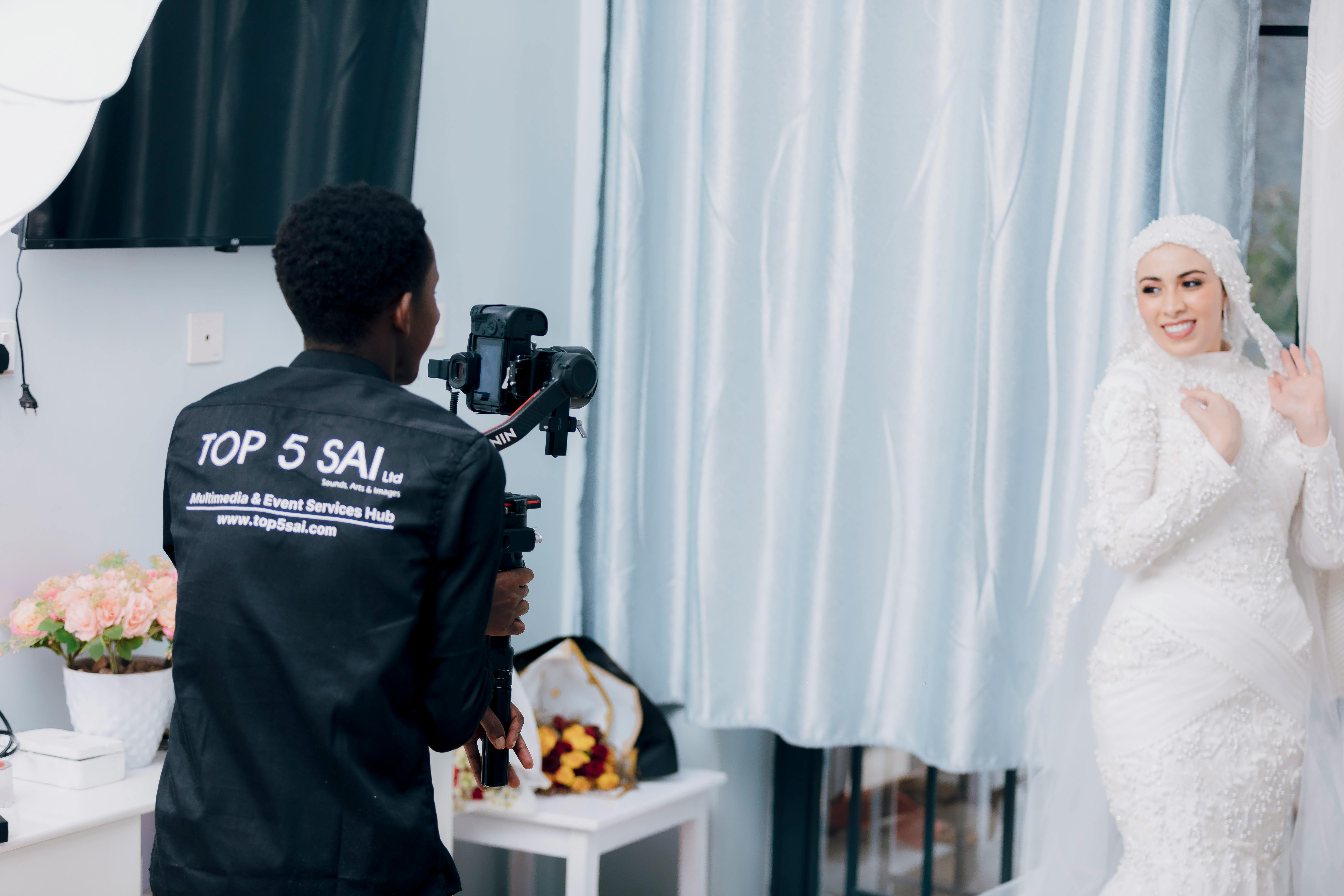 Surprising Spirals: Unexpected Connections Between Unique Aromas and Memories