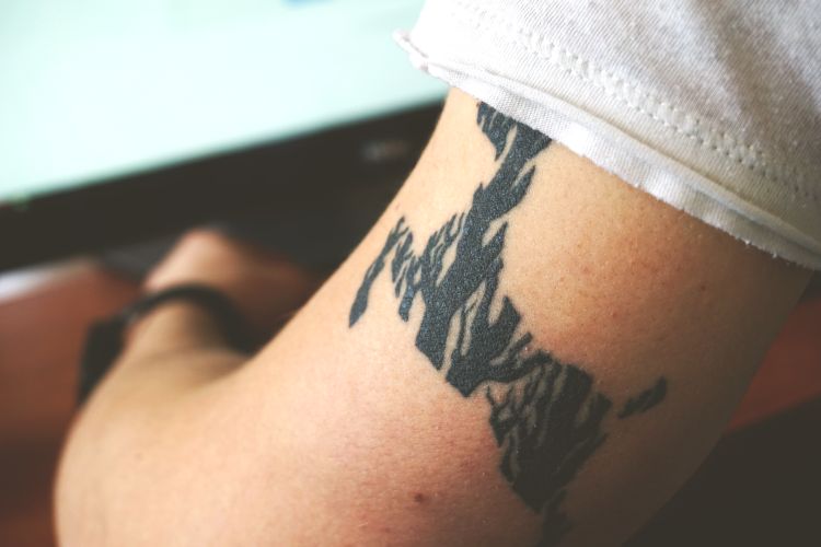 Hand mit Tattoo, Nahaufnahme