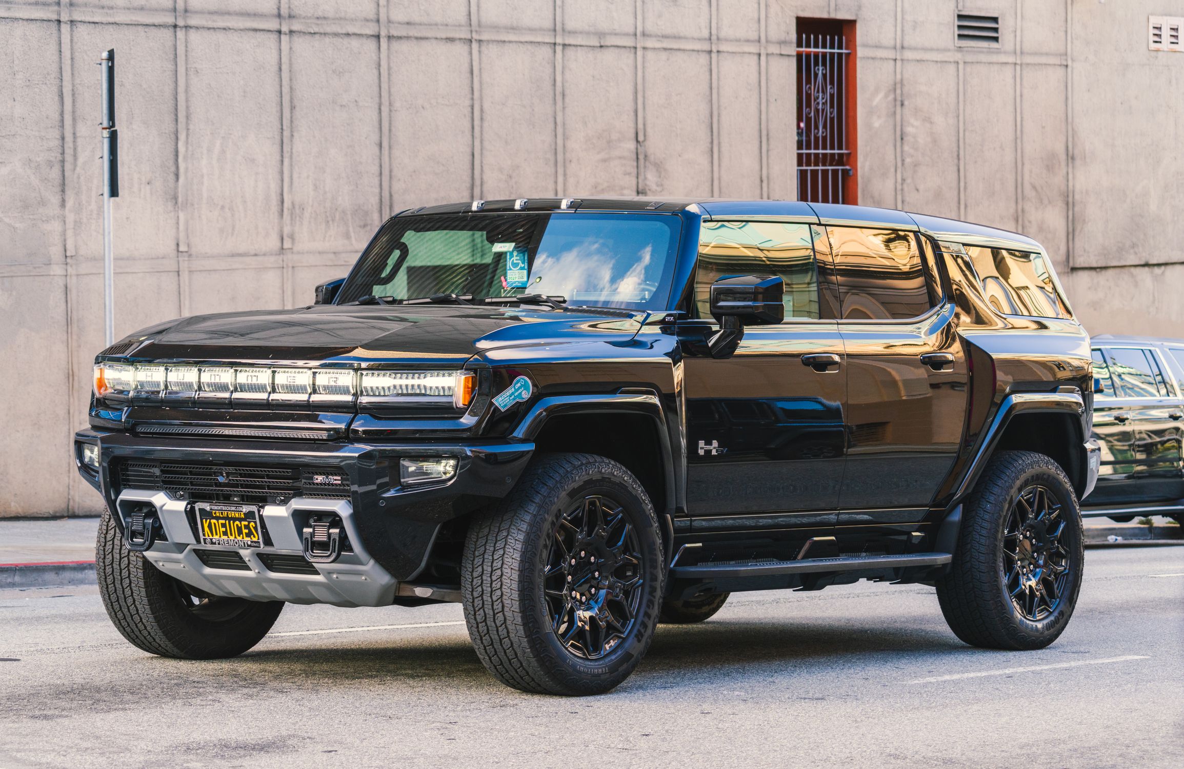 Hummer Style Sleek Black Hummer EV on Urban Street · Free Stock Photo