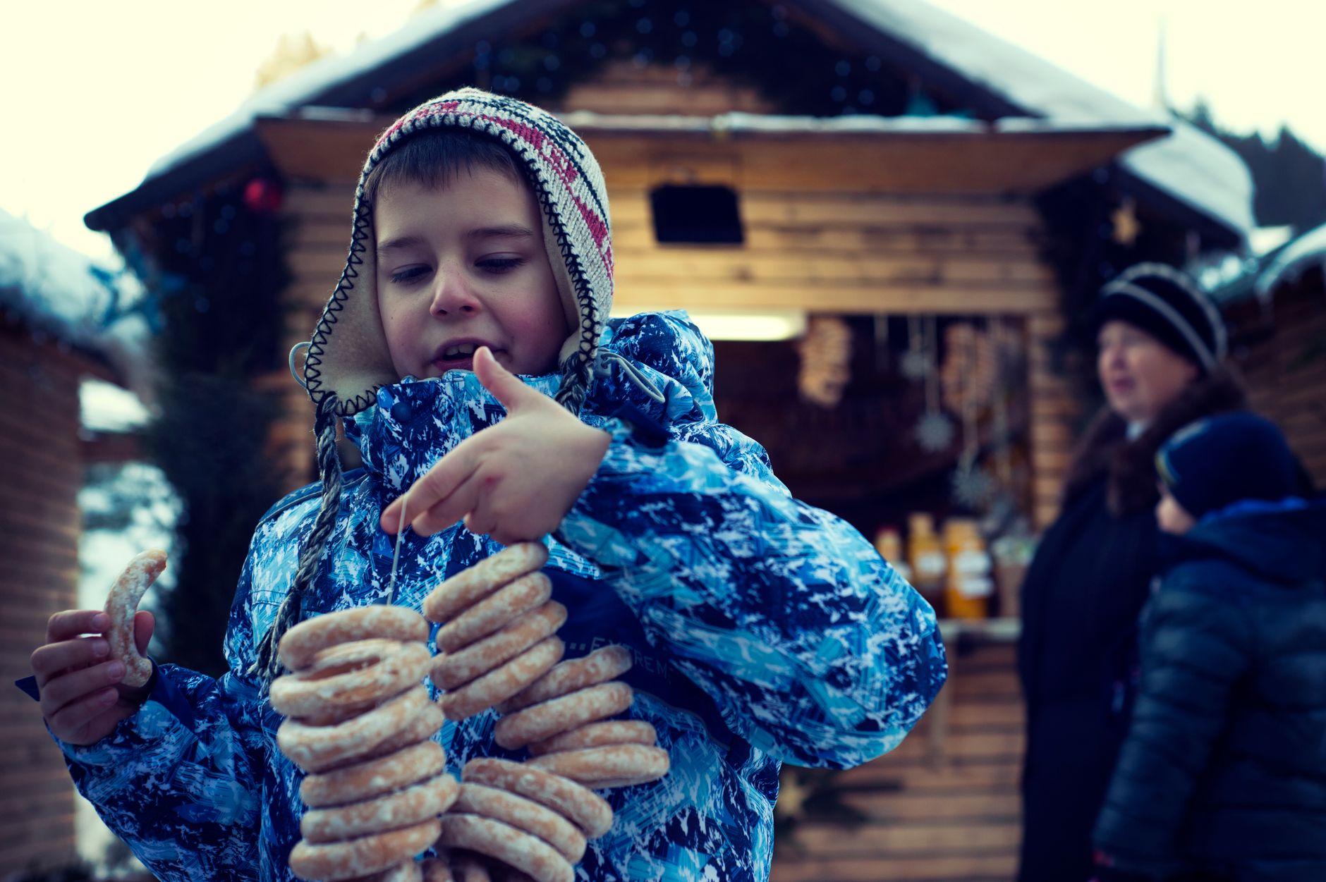 The Coldest Cities In The World 2 Child enjoys bagels at a winter market in Polyanytsya, Ukraine.