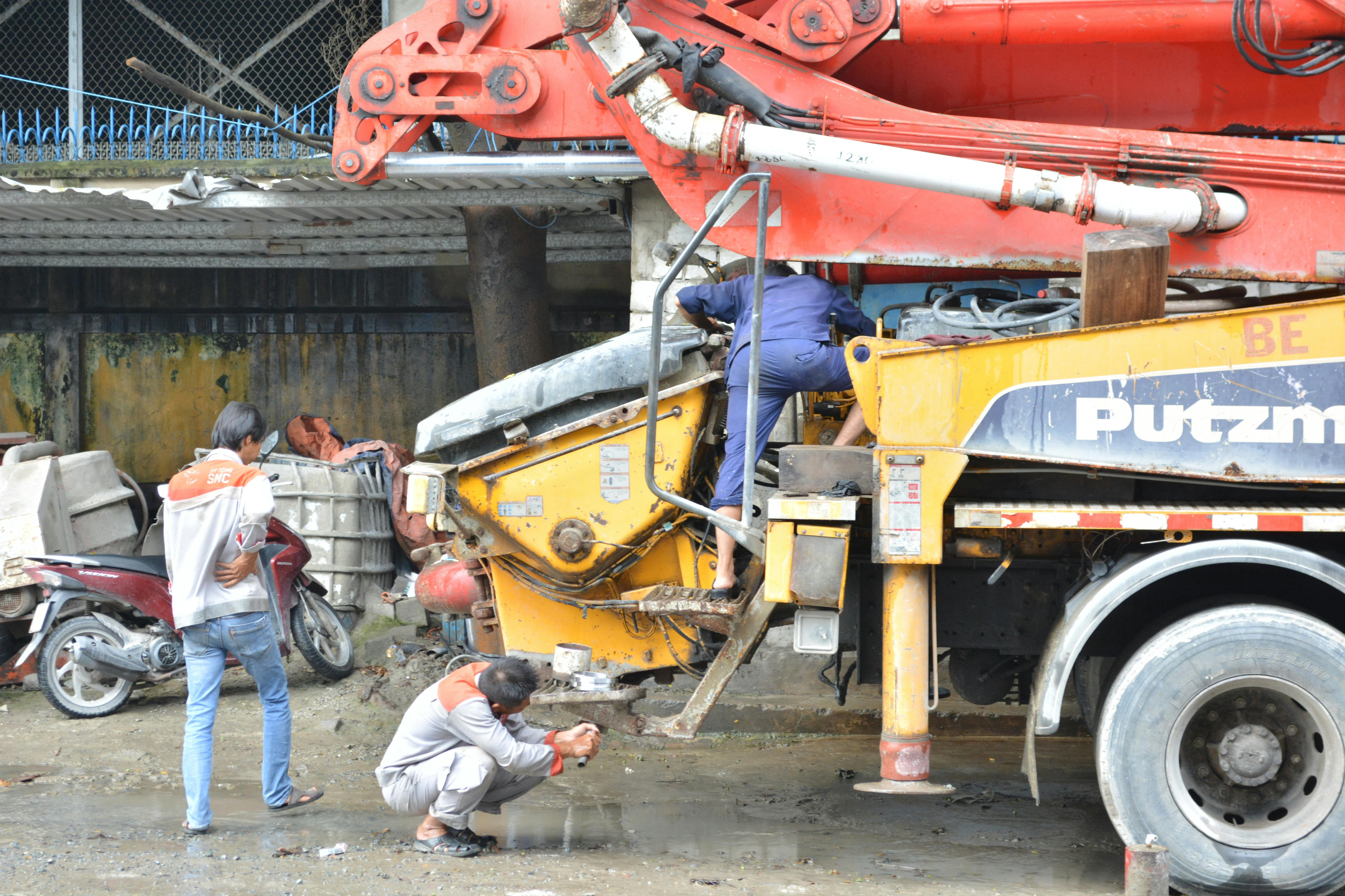 Streets Maintenance and Repairs — Photo by SÀI GÒN CÔNG TY CP SẢN XUẤT - THƯƠNG MẠI on Pexels