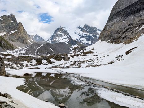 Berge & Friedlich in der Natur – Elegantes Landschaftsfoto