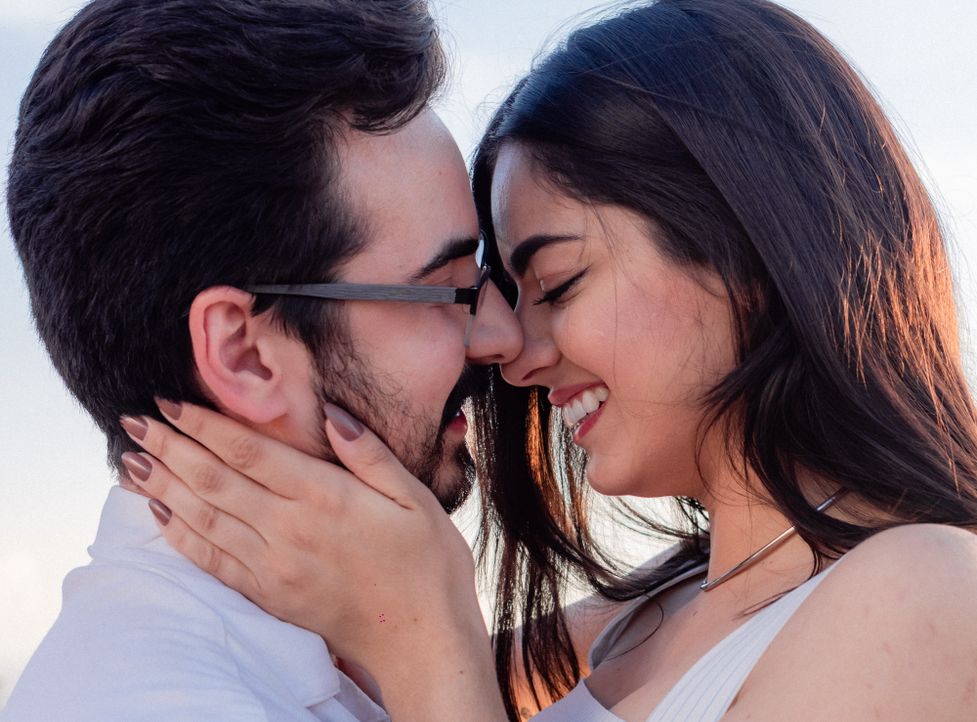 Online dating: starting a conversation on a niche platform