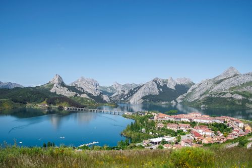 Free Breathtaking view of mountain landscape with a lake and picturesque town, perfect for travel inspiration. Stock Photo
