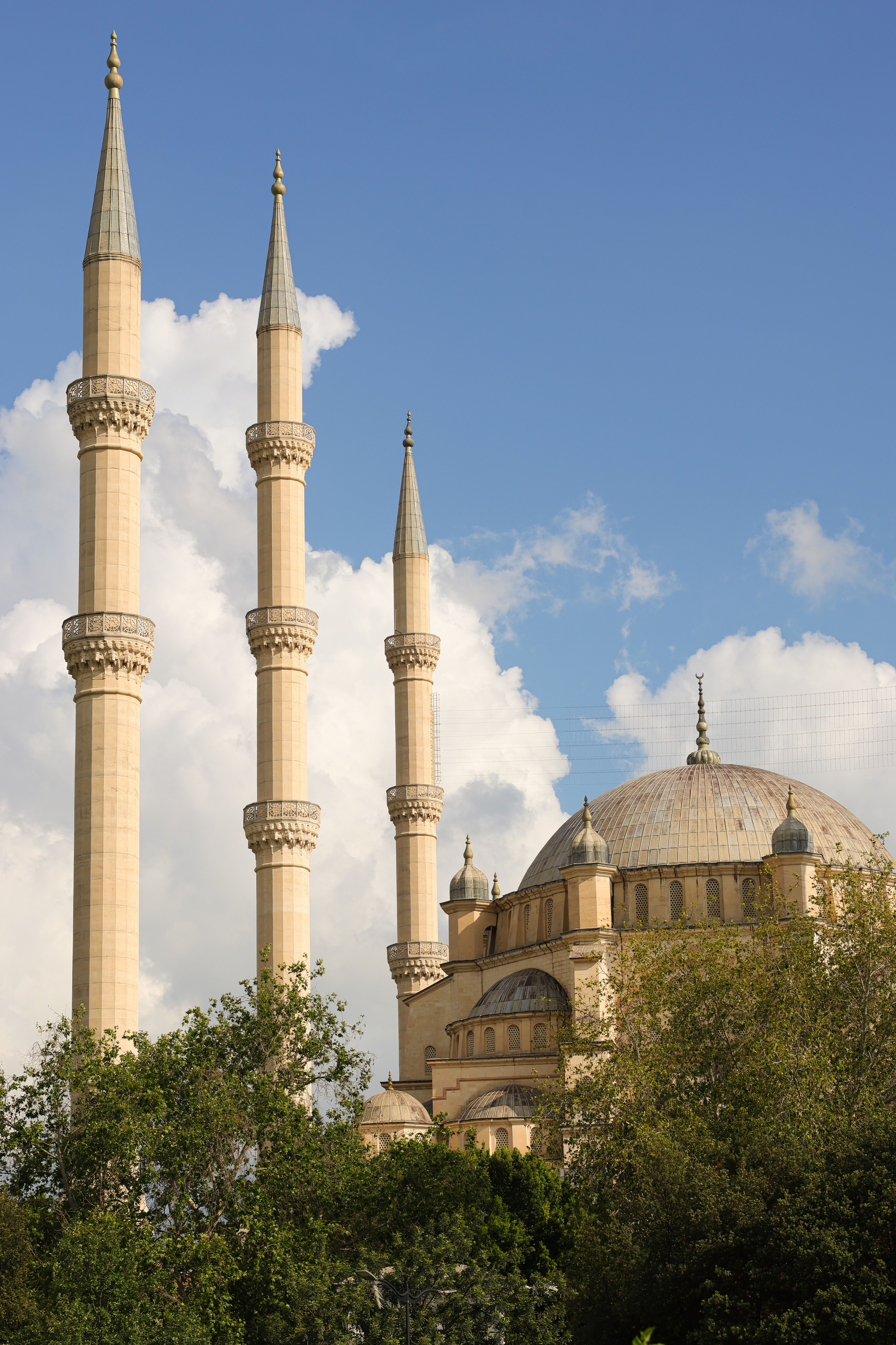 Elegant Mosque with Three Tall Minarets in Summer · Free Stock Photo