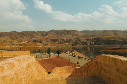 Free Breathtaking vista of Hasankeyf featuring historic stone architecture and the Tigris River under a blue sky. Stock Photo