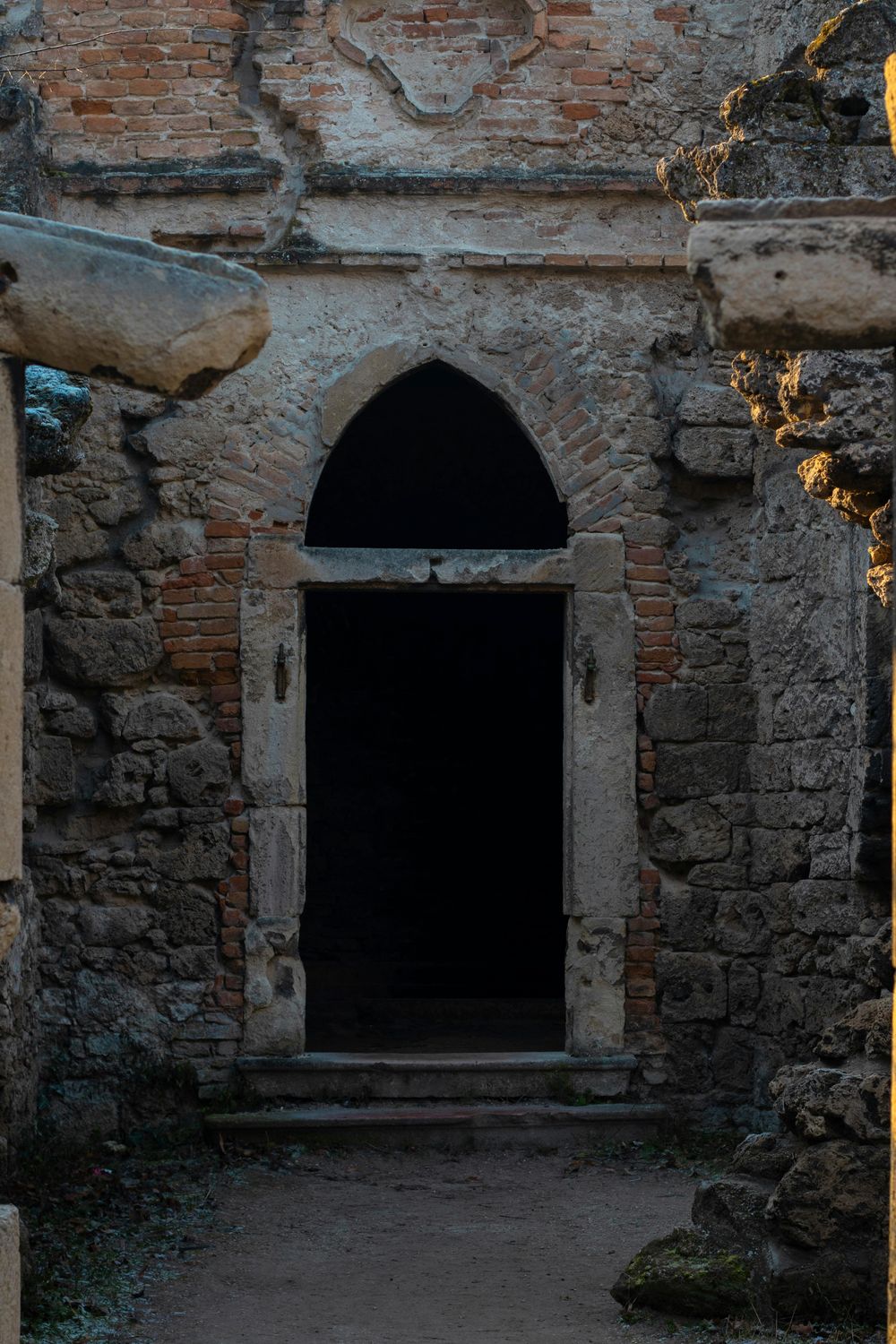 Ancient Stone Archway and Brick Architecture · Free Stock Photo