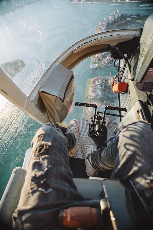 Kostenlos Person, Die In Einem Hubschrauber Sitzt Stock-Foto