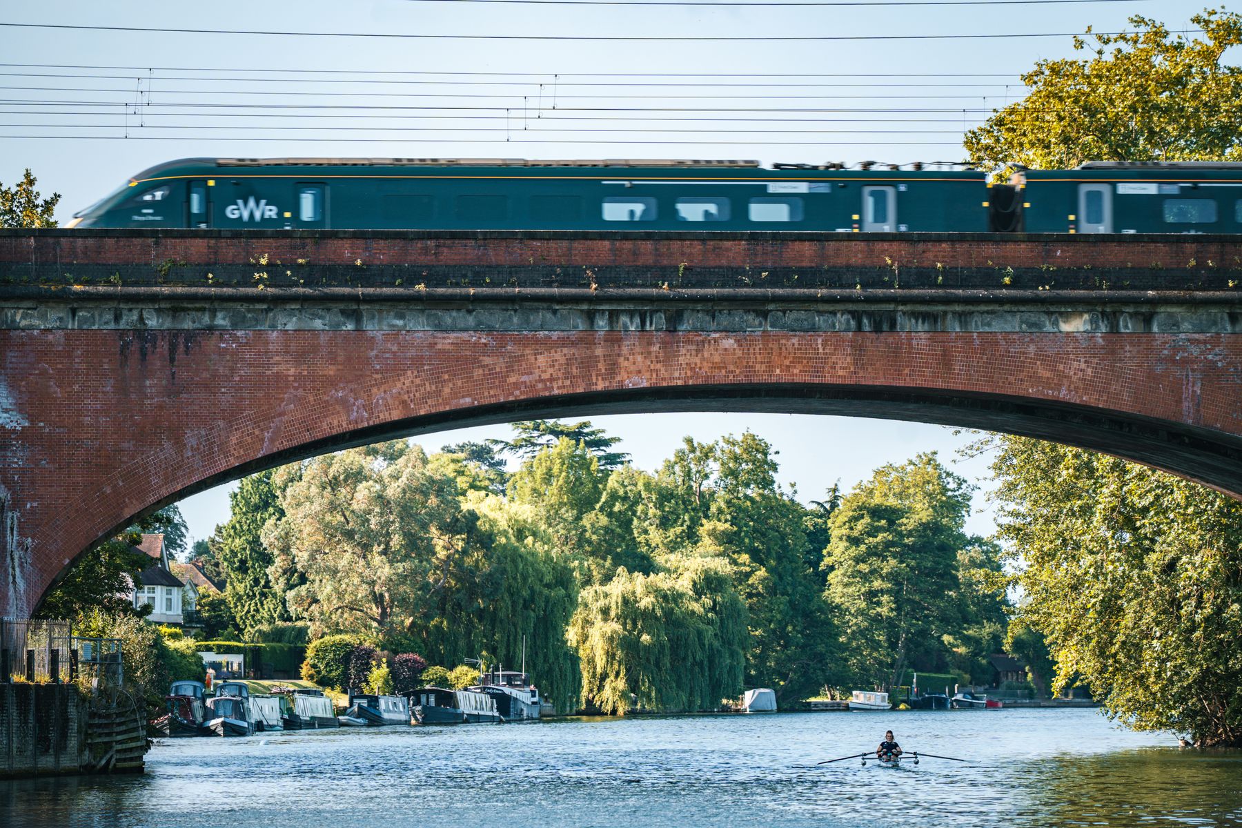 Maidenhead vs Pangbourne: Which Town to Choose for a Stay