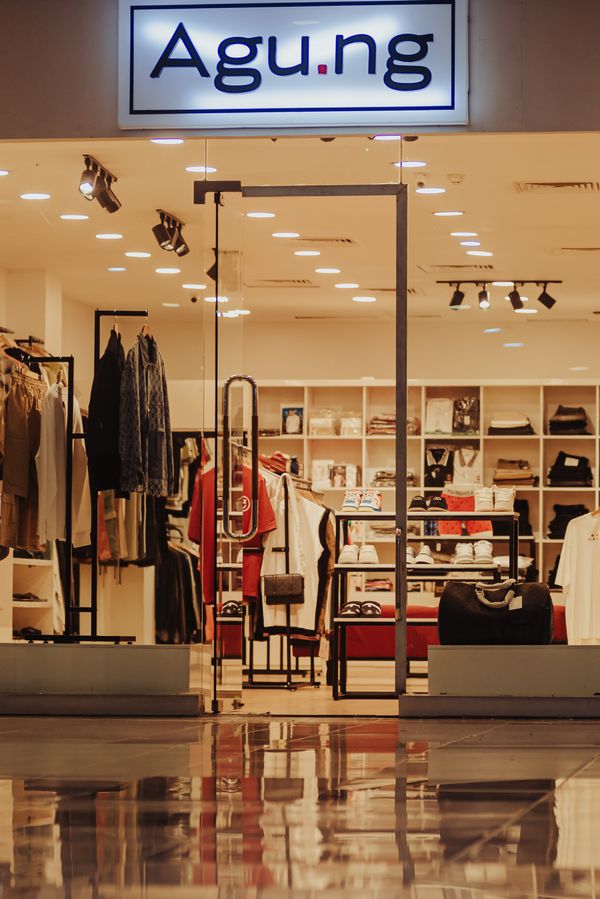 Stylish Clothing Storefront with Modern Display · Free Stock Photo