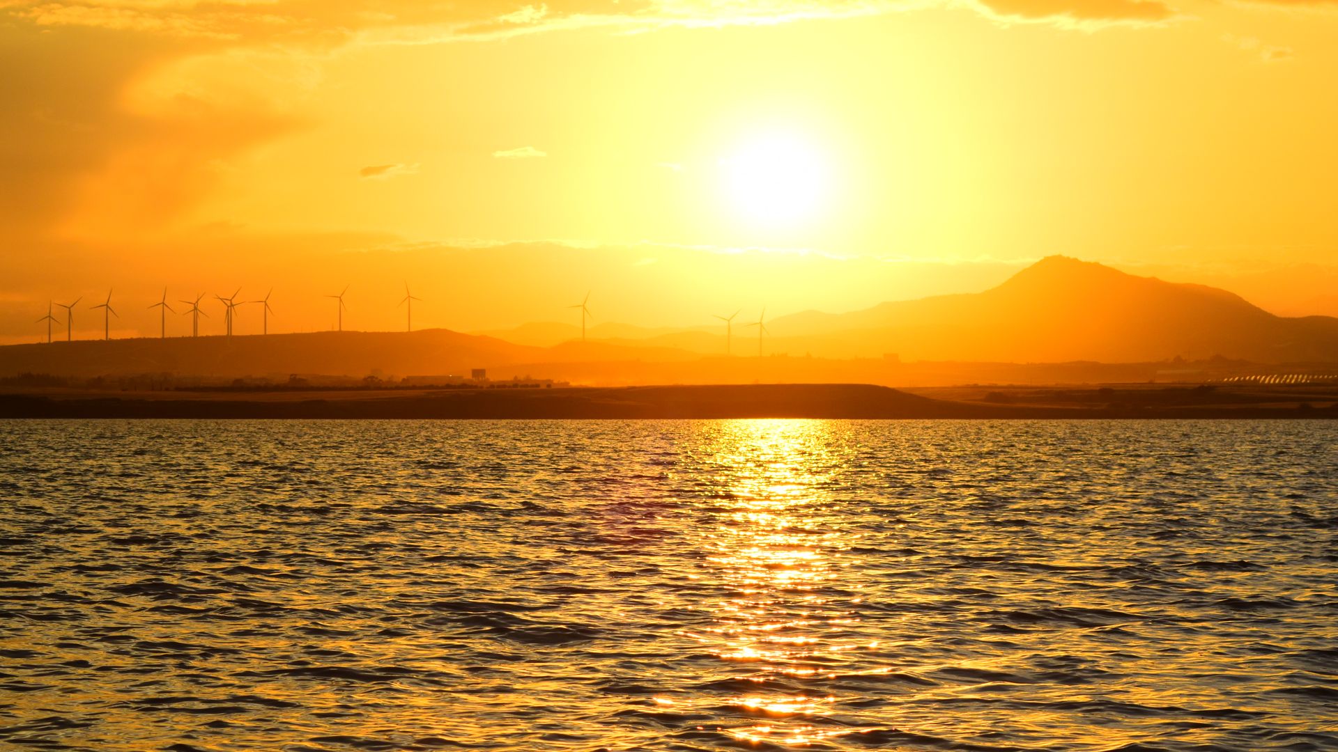 Solar Electrician in Larnaca: Costs and Local Companies — illustrasjonsbilde