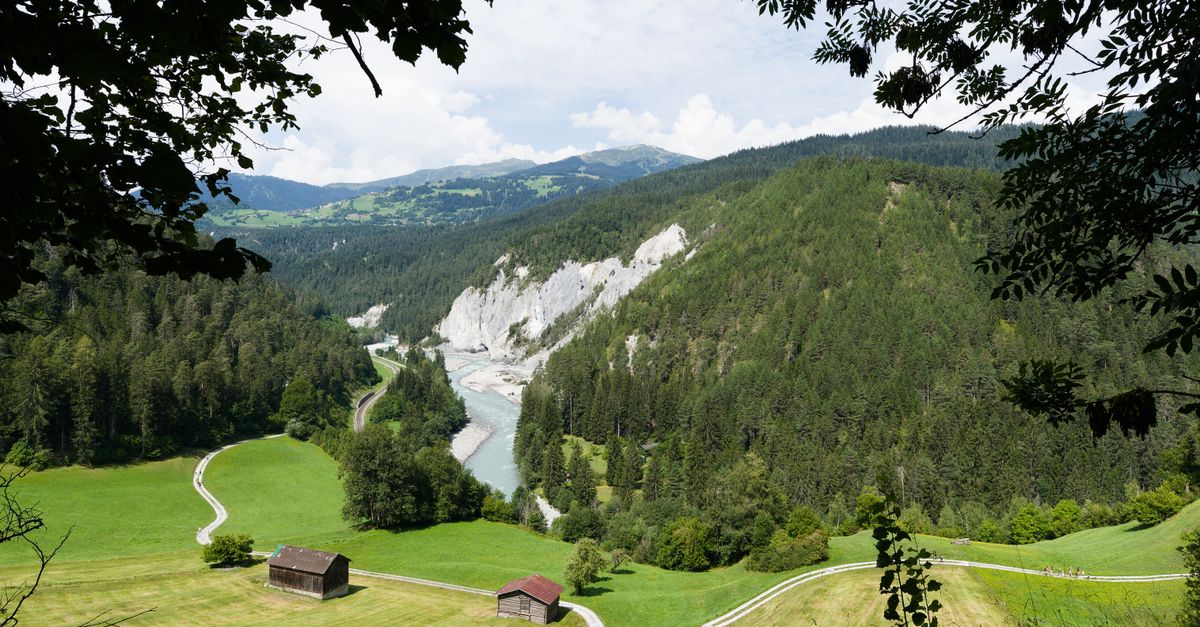 The Benefits of Traveling Off the Beaten Path