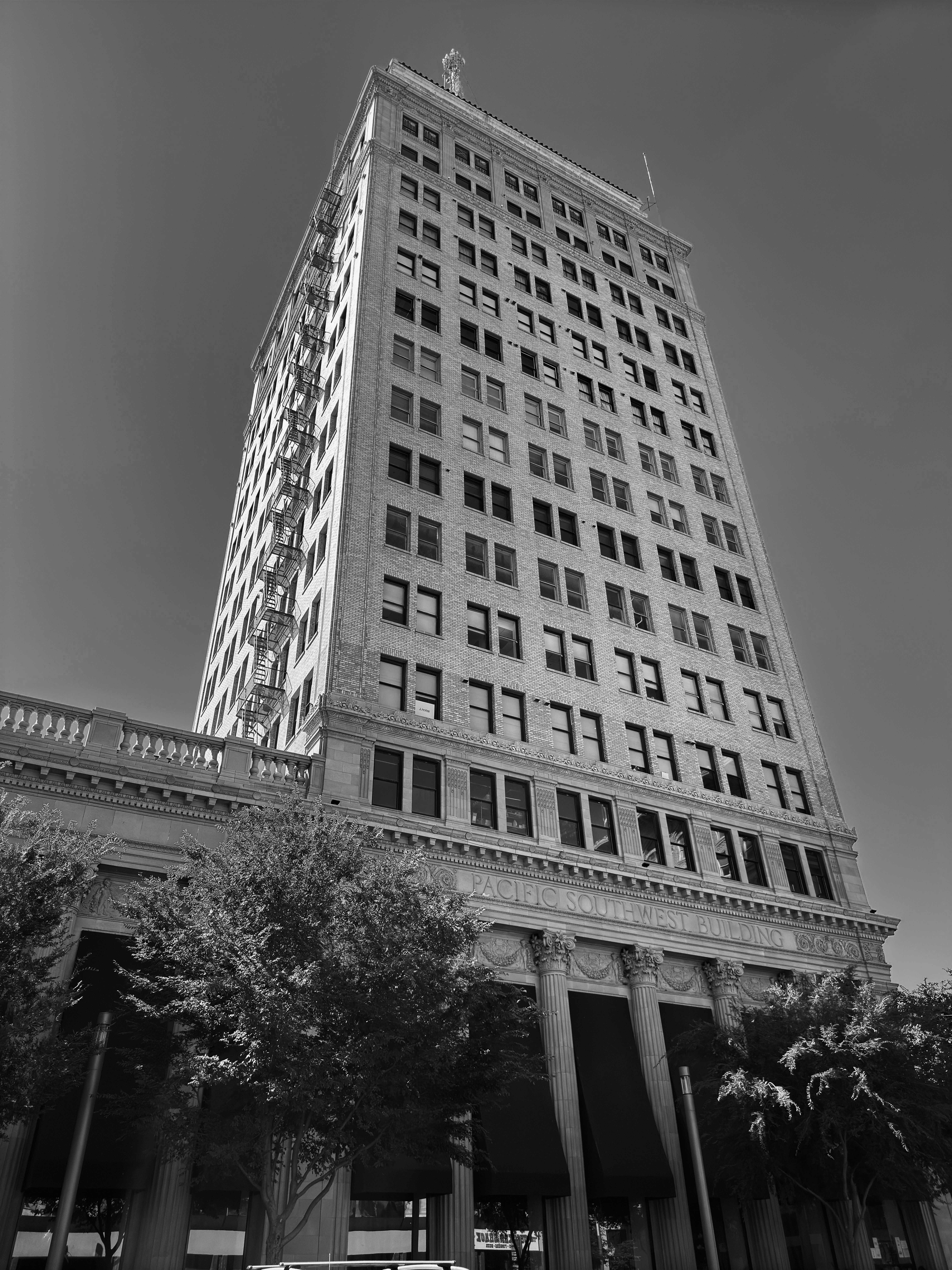 Historic High-Rise Building in Fresno, California · Free Stock Photo - Luxury High Rise Fresno