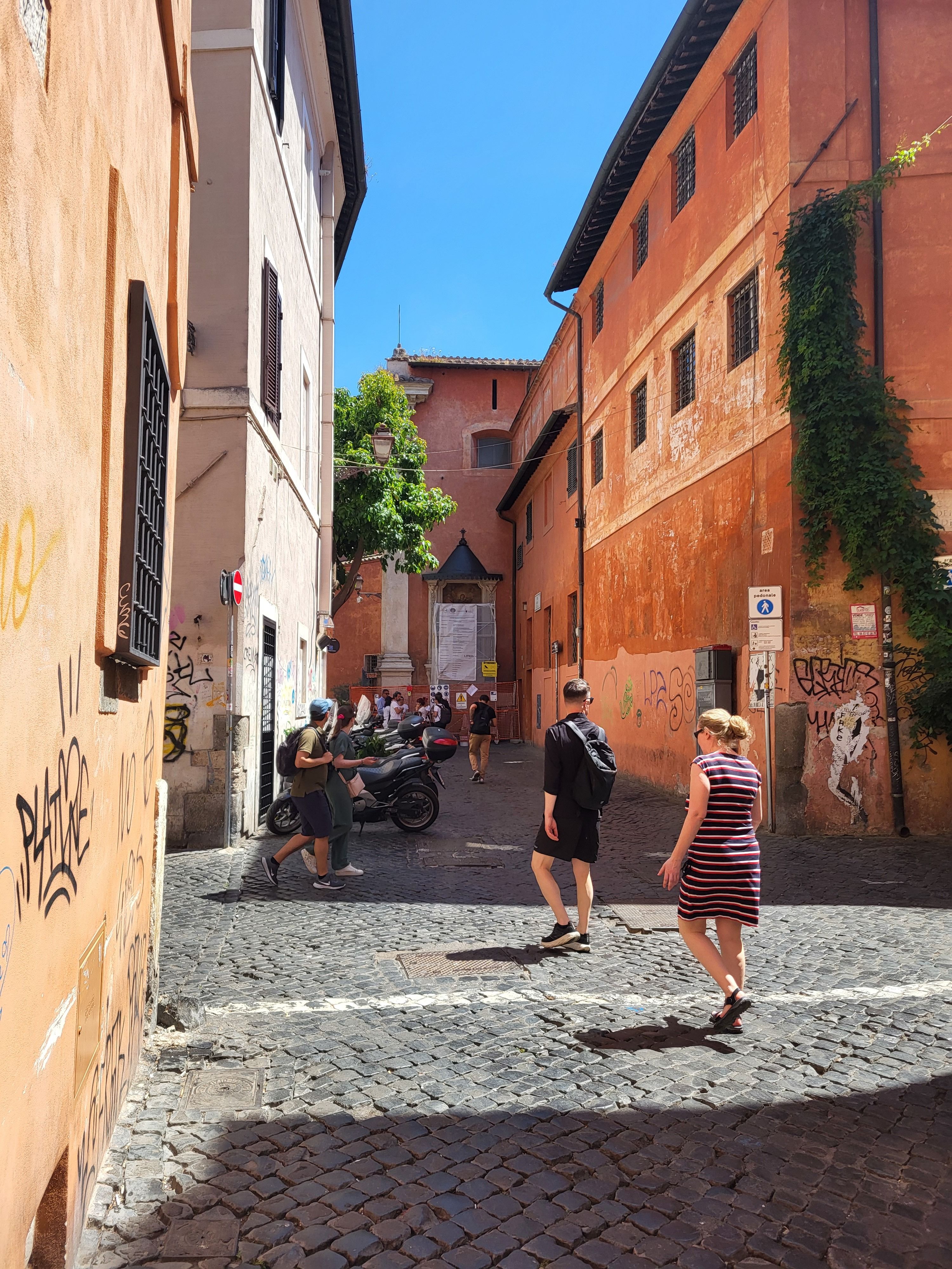 Historic Roman Street Scene with Tourists · Free Stock Photo