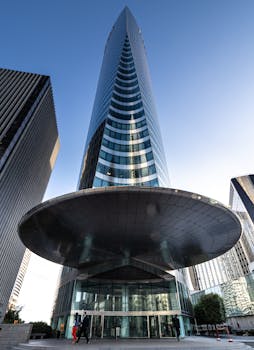 Striking view of a modern skyscraper in La Défense, Paris, showcasing contemporary architecture.