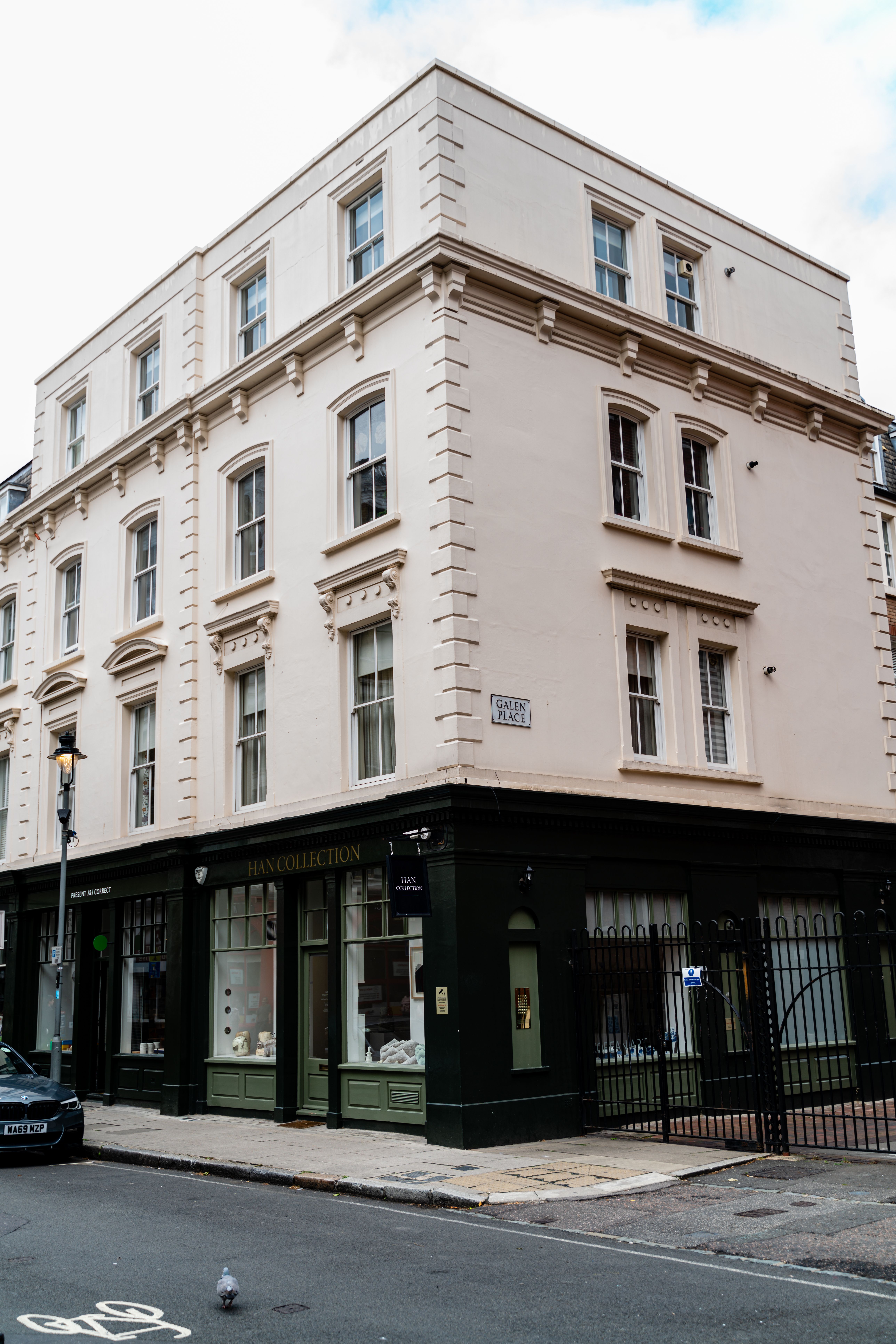 Classic Architectural Building in London Street View · Free Stock Photo