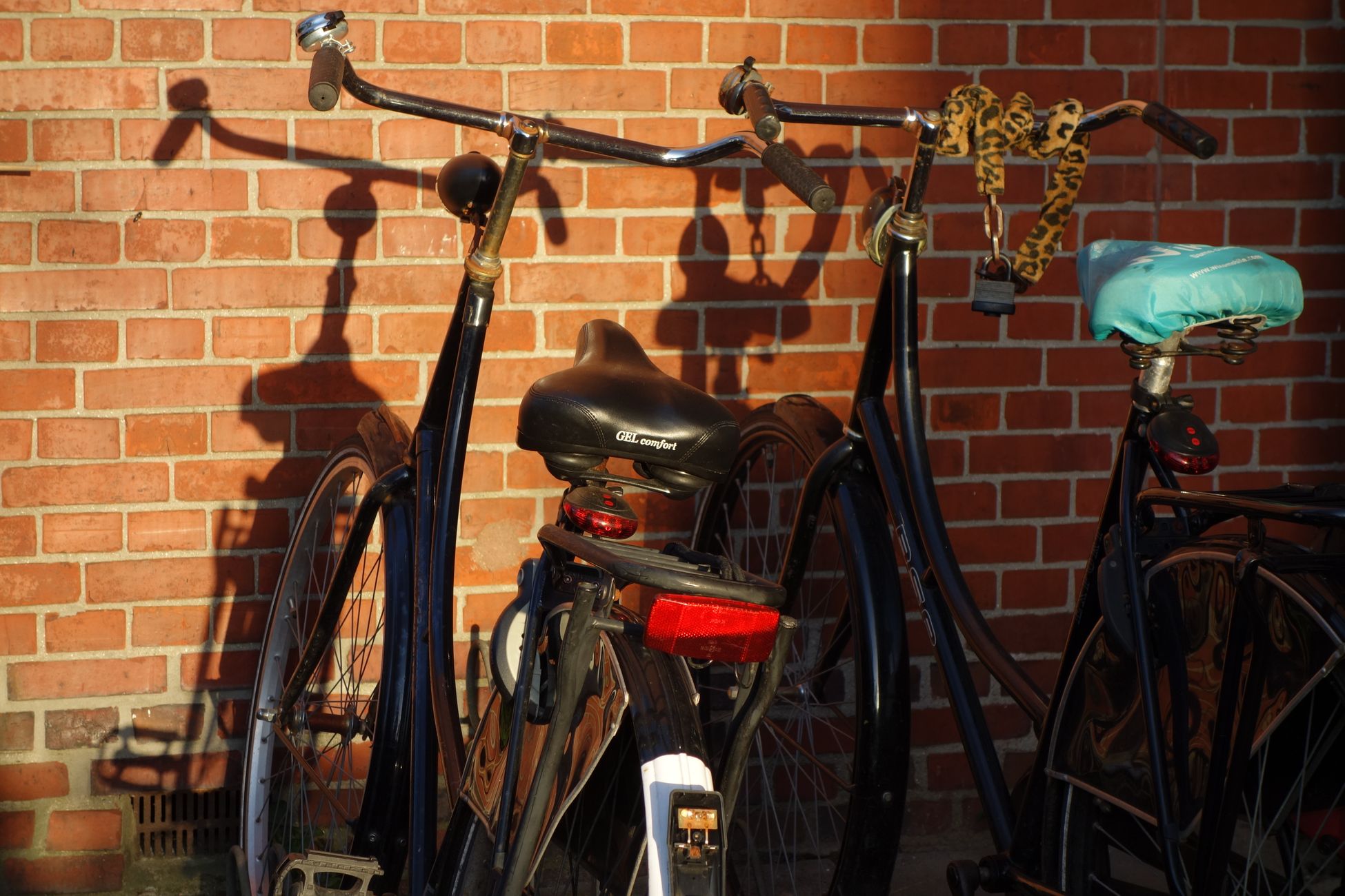 Fietsenmaker verzamelt honderden antieke fietslampen